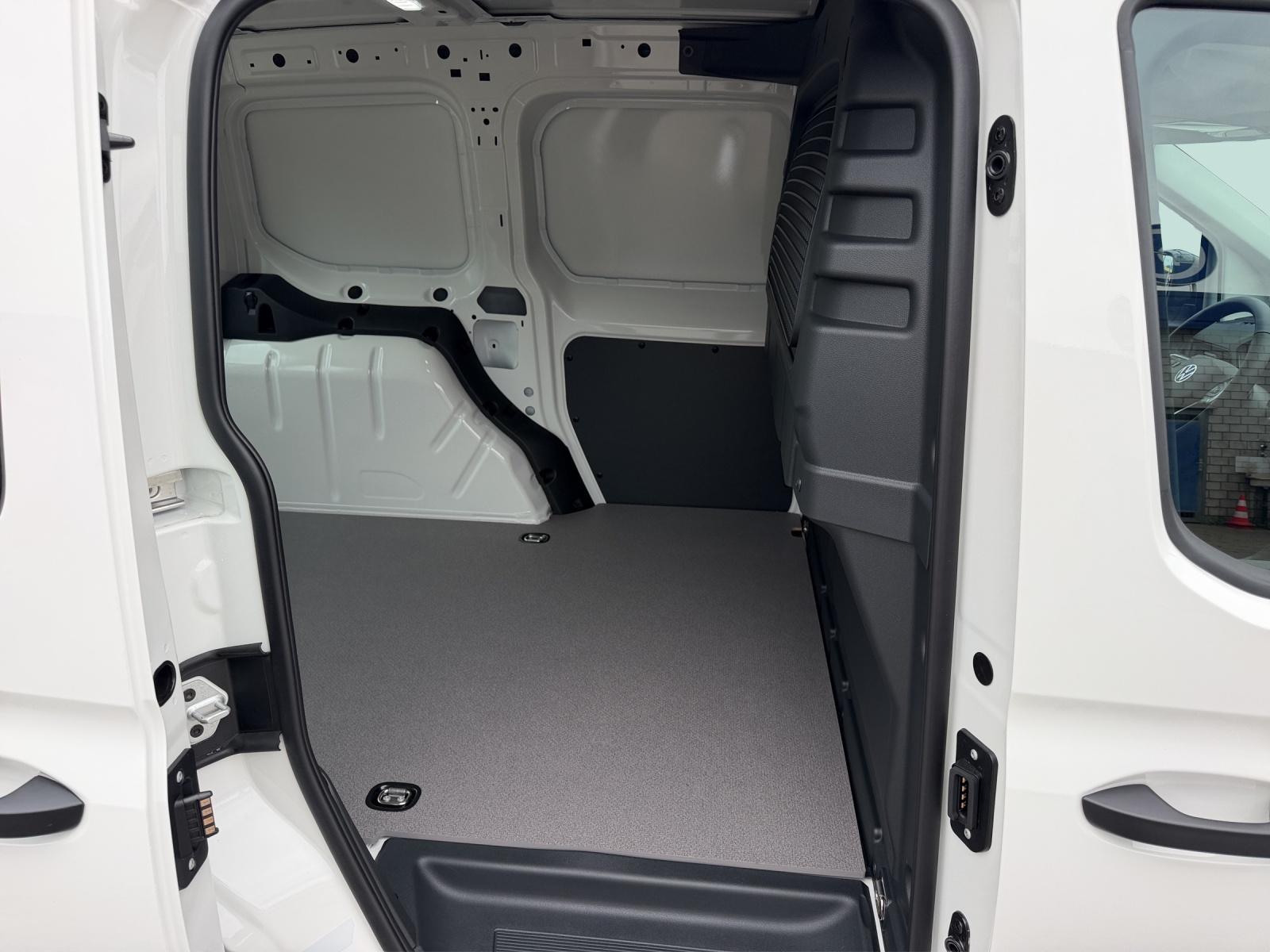 VW Caddy Cargo 1.5 TSI Plug in Hybrid Entry DSG-image-8
