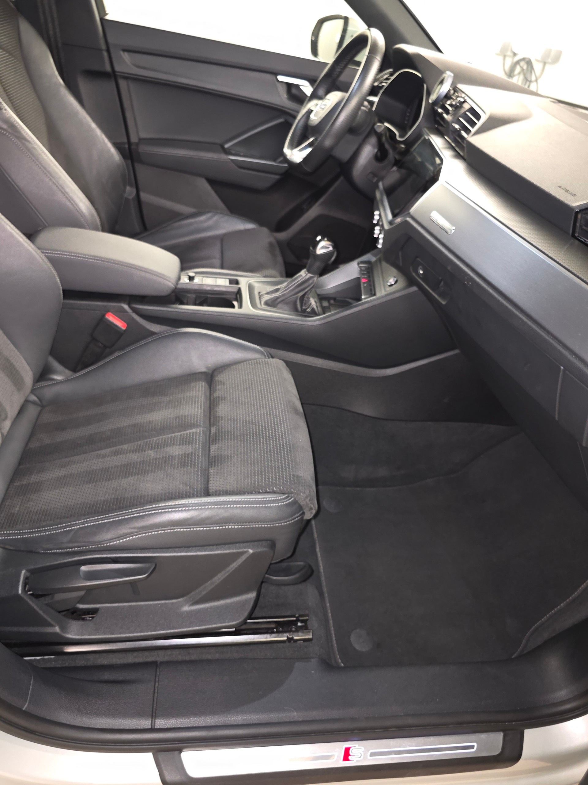 AUDI 1.5 35 TFSI Attraction S-Tronic-image-3
