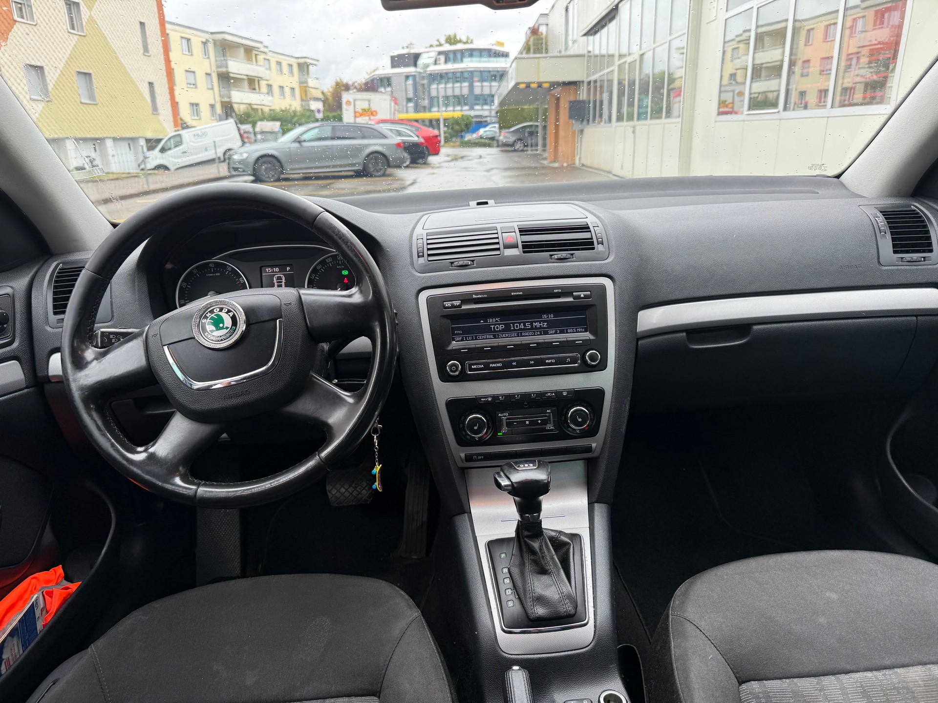 SKODA Octavia Combi 1.8 TSI Elegance DSG-image-6