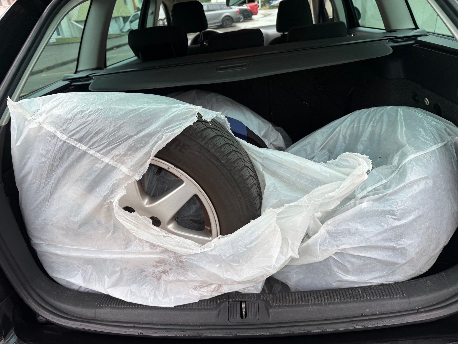 SKODA Octavia Combi 1.8 TSI Elegance DSG-image-8