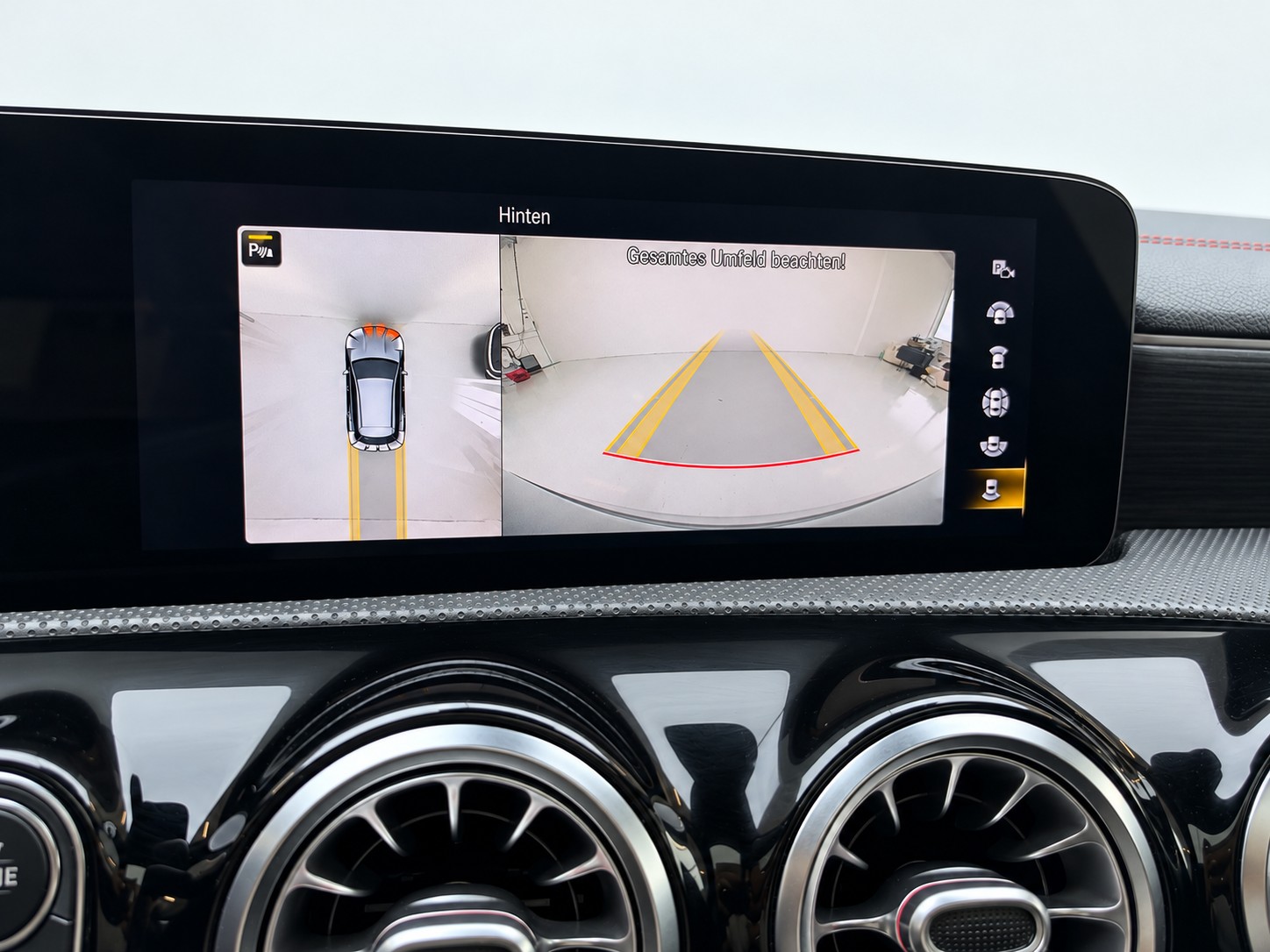 MERCEDES-BENZ CLA Shooting Brake 220 d 4Matic AMG Line (CH) TOPAUSSTATTUNG-image-21