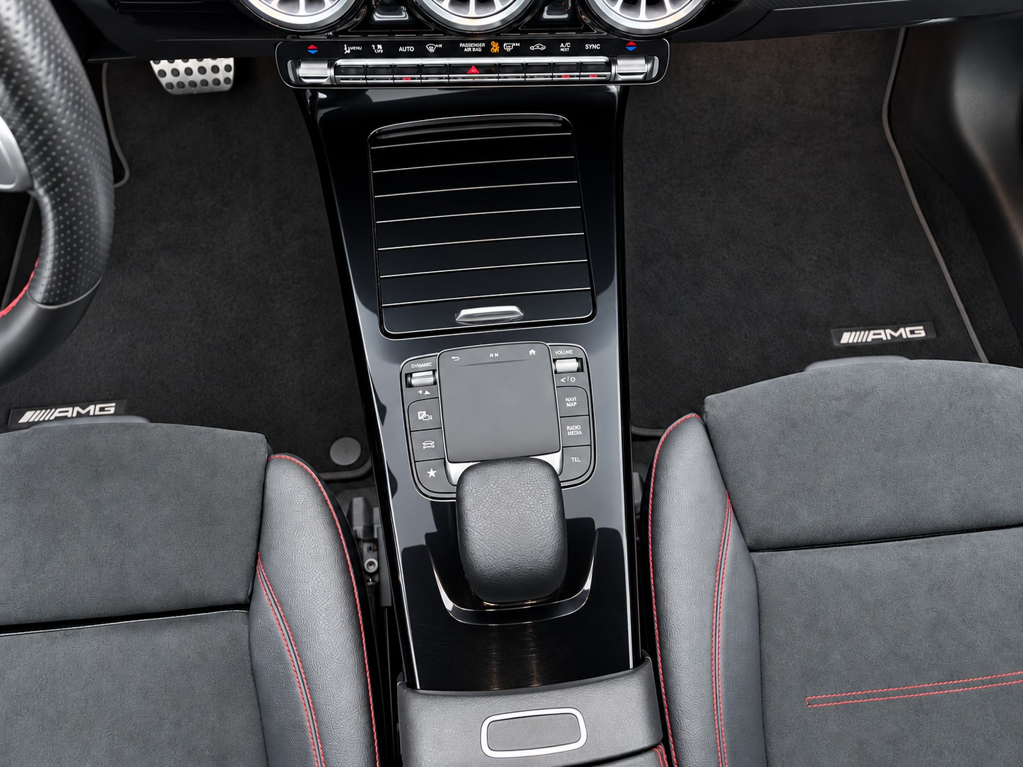 MERCEDES-BENZ CLA Shooting Brake 220 d 4Matic AMG Line (CH) TOPAUSSTATTUNG-image-18