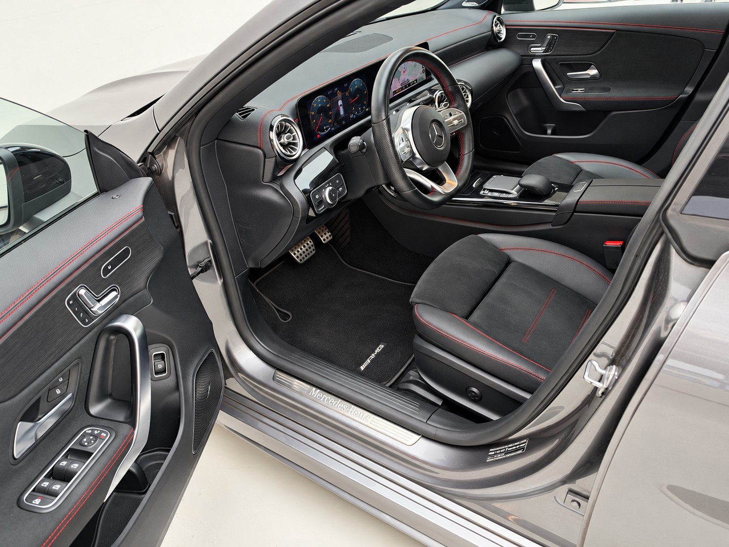 MERCEDES-BENZ CLA Shooting Brake 220 d 4Matic AMG Line (CH) TOPAUSSTATTUNG-image-10