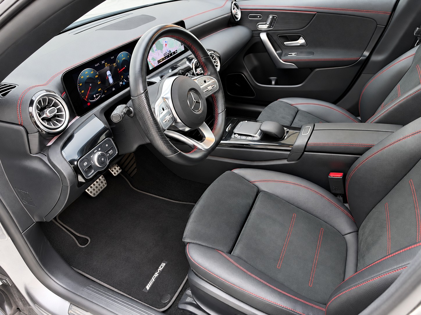 MERCEDES-BENZ CLA Shooting Brake 220 d 4Matic AMG Line (CH) TOPAUSSTATTUNG-image-11