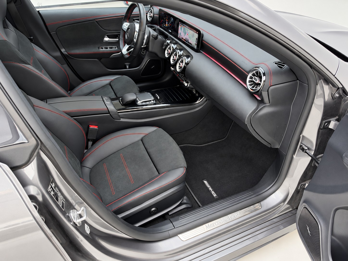 MERCEDES-BENZ CLA Shooting Brake 220 d 4Matic AMG Line (CH) TOPAUSSTATTUNG-image-17