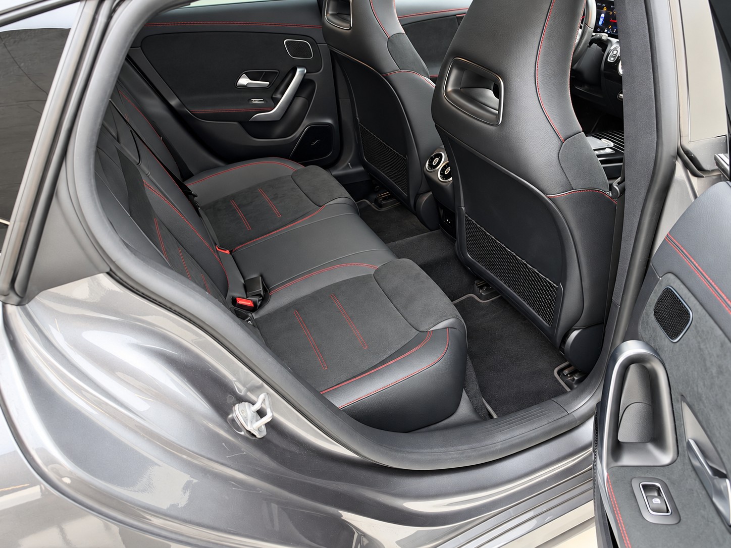 MERCEDES-BENZ CLA Shooting Brake 220 d 4Matic AMG Line (CH) TOPAUSSTATTUNG-image-16