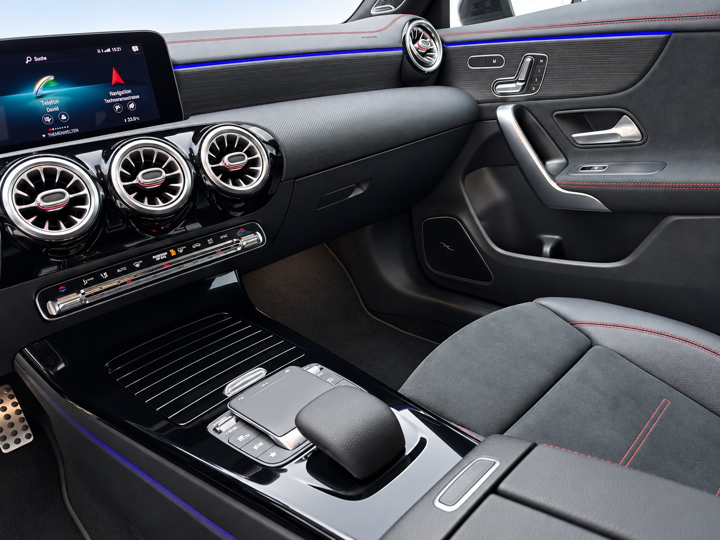 MERCEDES-BENZ CLA Shooting Brake 220 d 4Matic AMG Line (CH) TOPAUSSTATTUNG-image-12