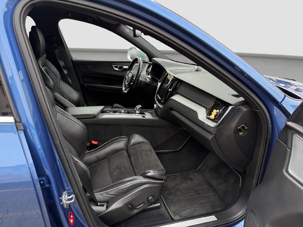 VOLVO XC60 2.0 T8 TE R-Design AWD-image-6