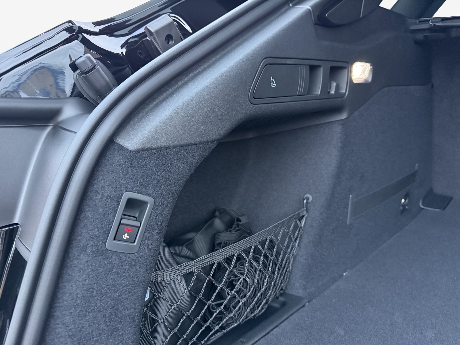 AUDI A6 Avant e-tron quattro-image-13