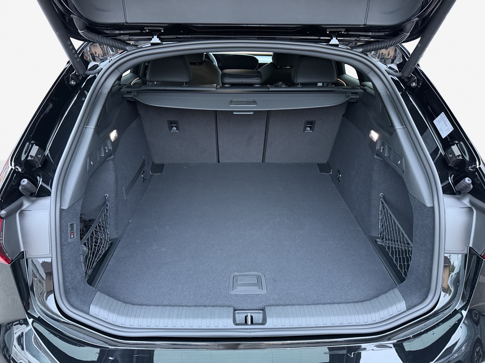 AUDI A6 Avant e-tron quattro-image-12