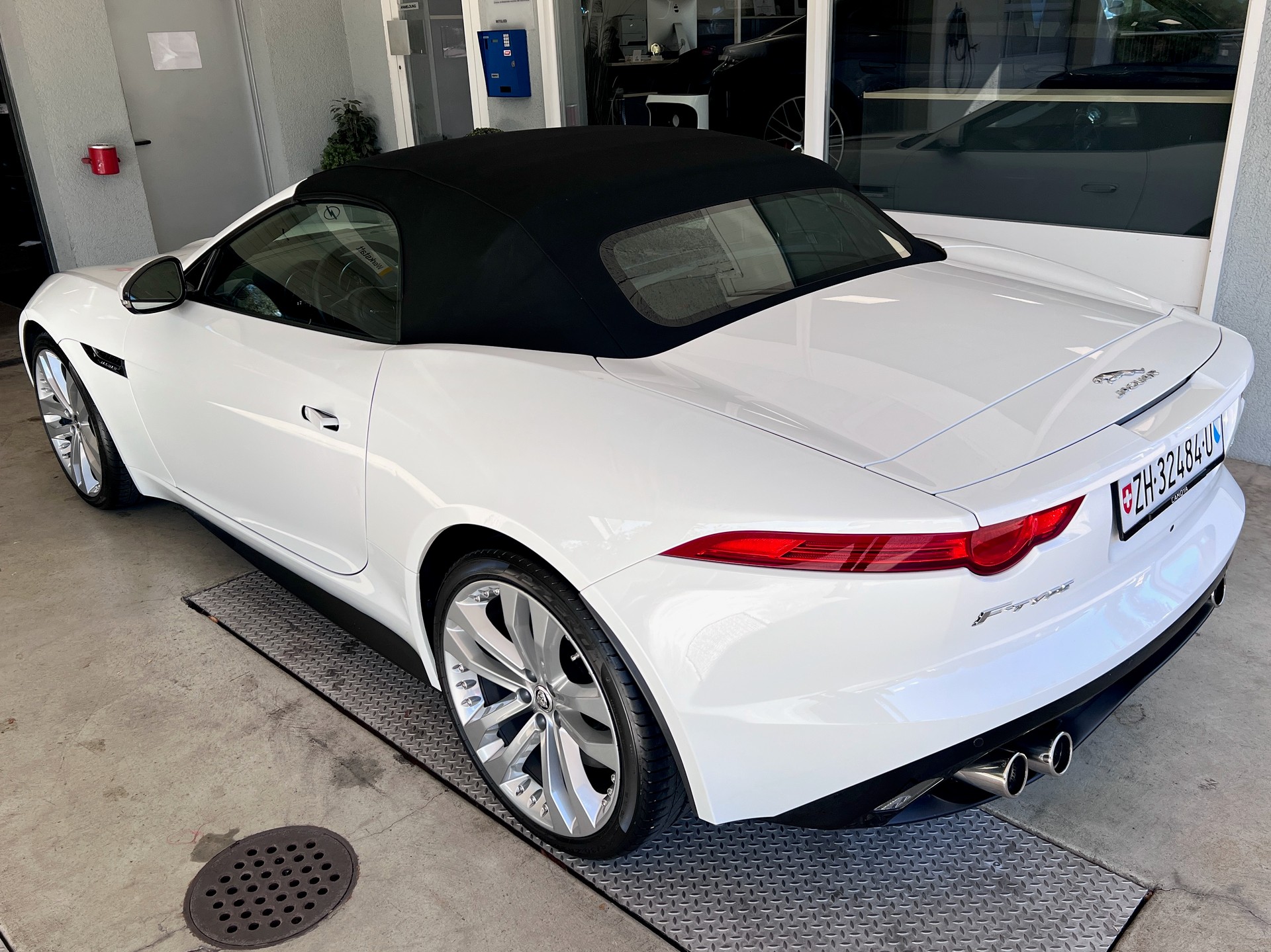 JAGUAR F-Type Convertible S 5.0 V8 S/C-showroom-element-3