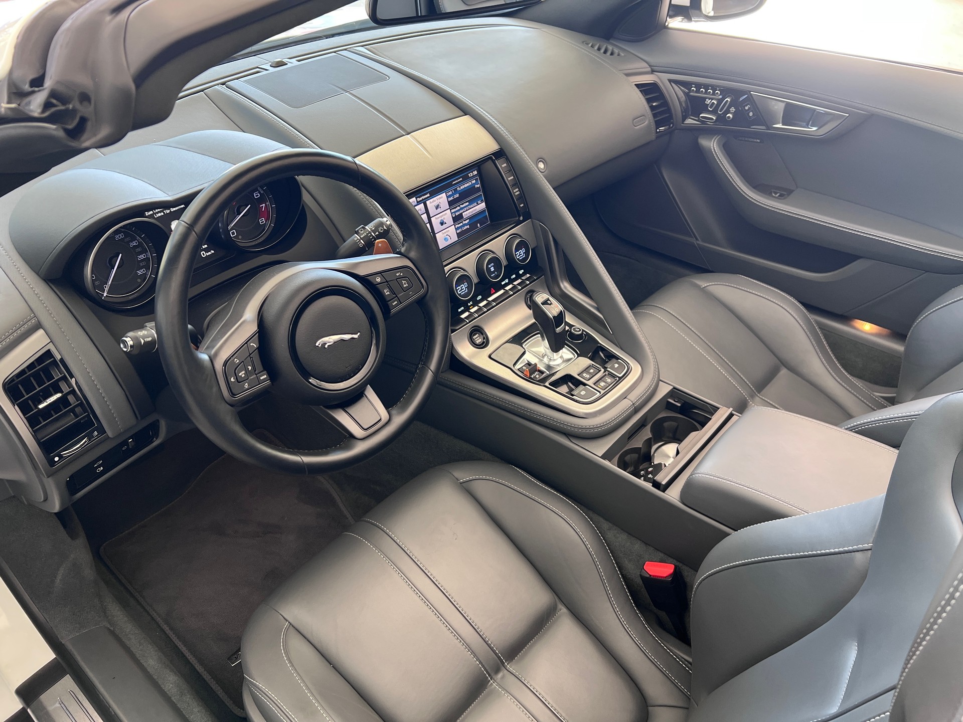 JAGUAR F-Type Convertible S 5.0 V8 S/C-image-19