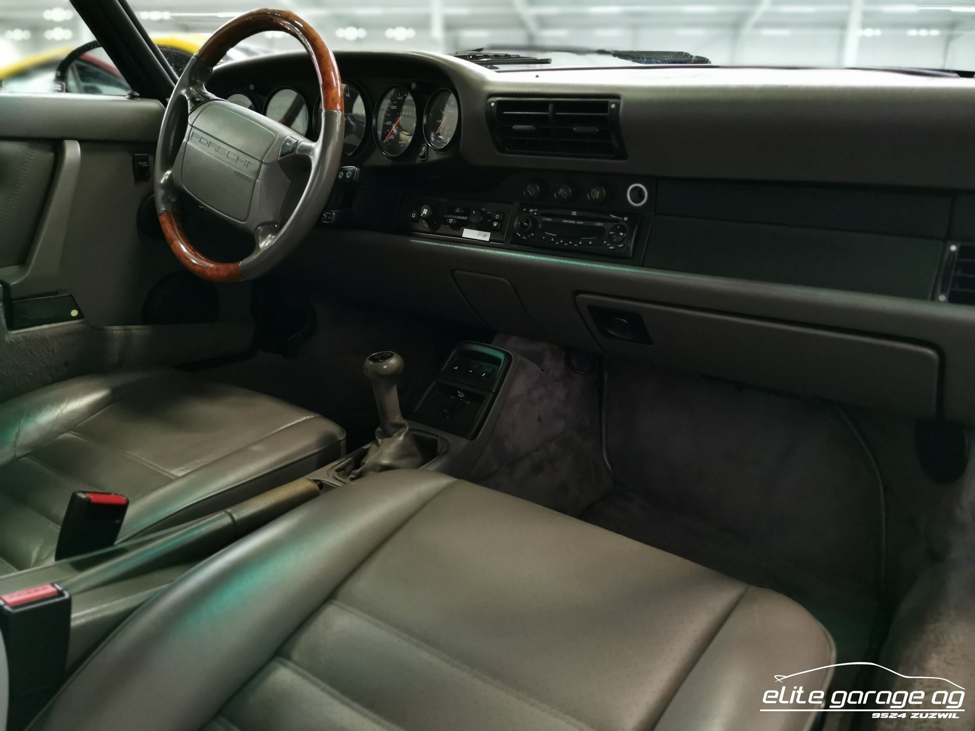 PORSCHE 911 Carrera 2 Cabrio-image-10