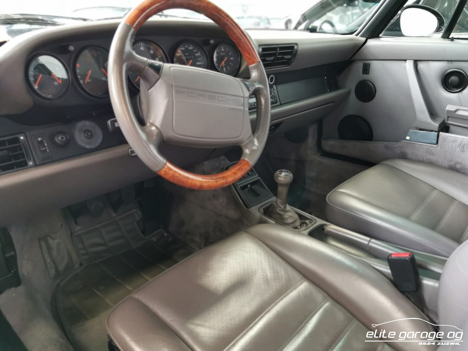 PORSCHE 911 Carrera 2 Cabrio-image-8