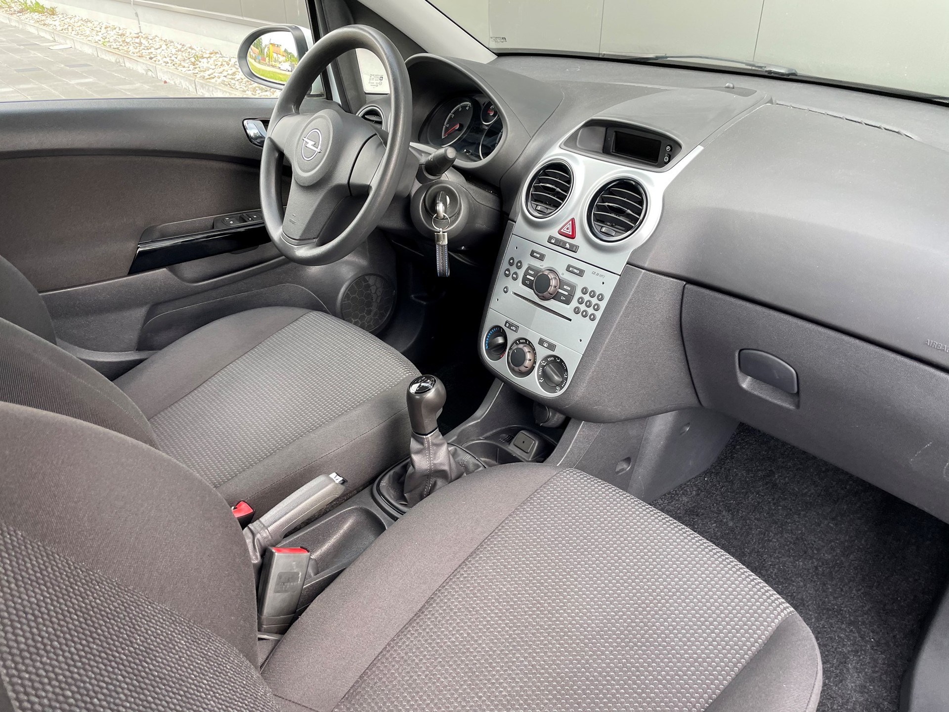 OPEL Corsa 1.2 TP-image-12