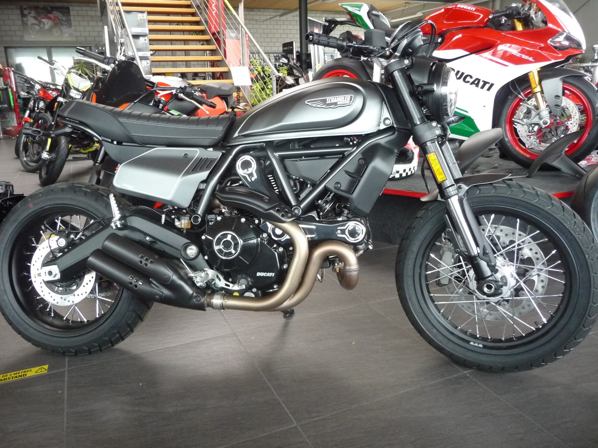 DUCATI Scrambler 800 Nightshift-showroom-element-1