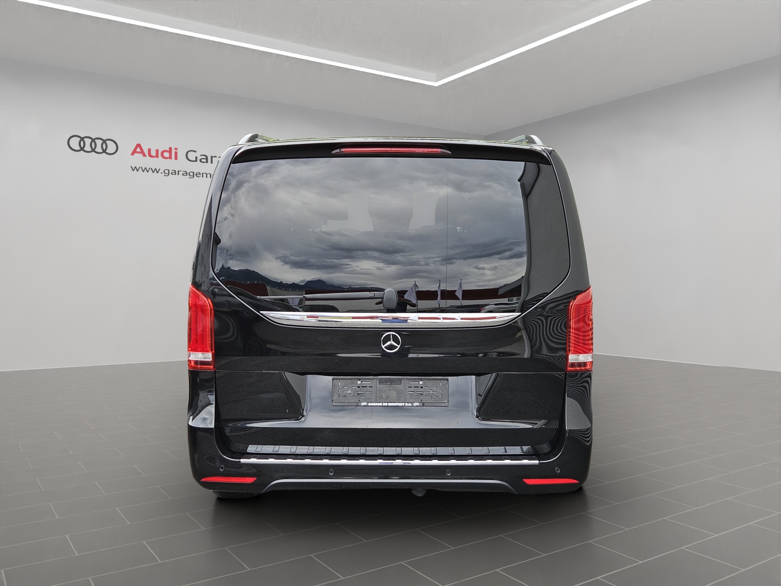 MERCEDES-BENZ V 300 d lang Swiss Edition 4Matic 9G-Tronic-image-2