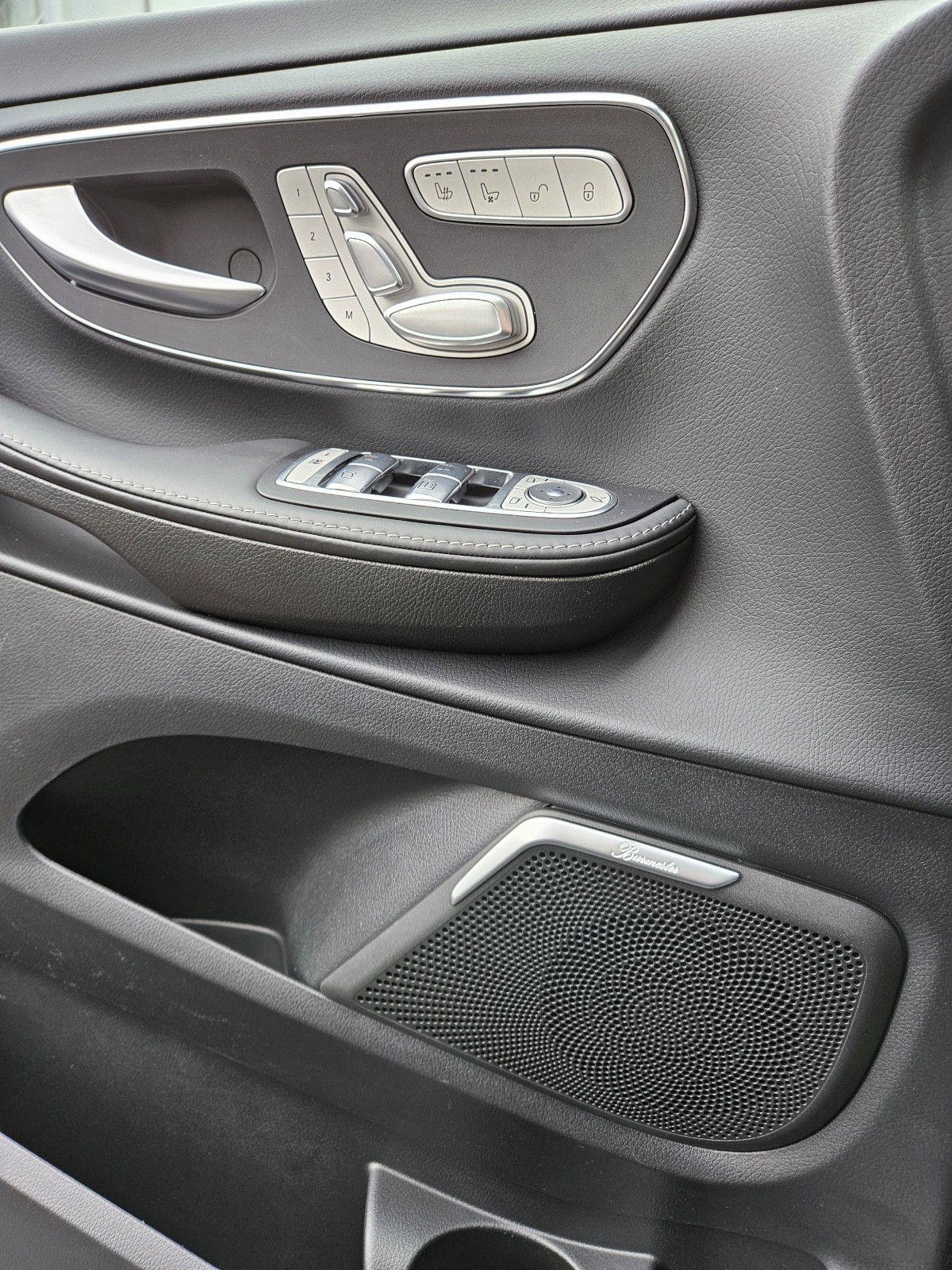 MERCEDES-BENZ V 300 d lang Swiss Edition 4Matic 9G-Tronic-image-11