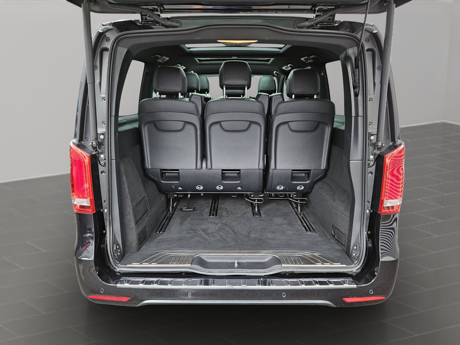 MERCEDES-BENZ V 300 d lang Swiss Edition 4Matic 9G-Tronic-image-14