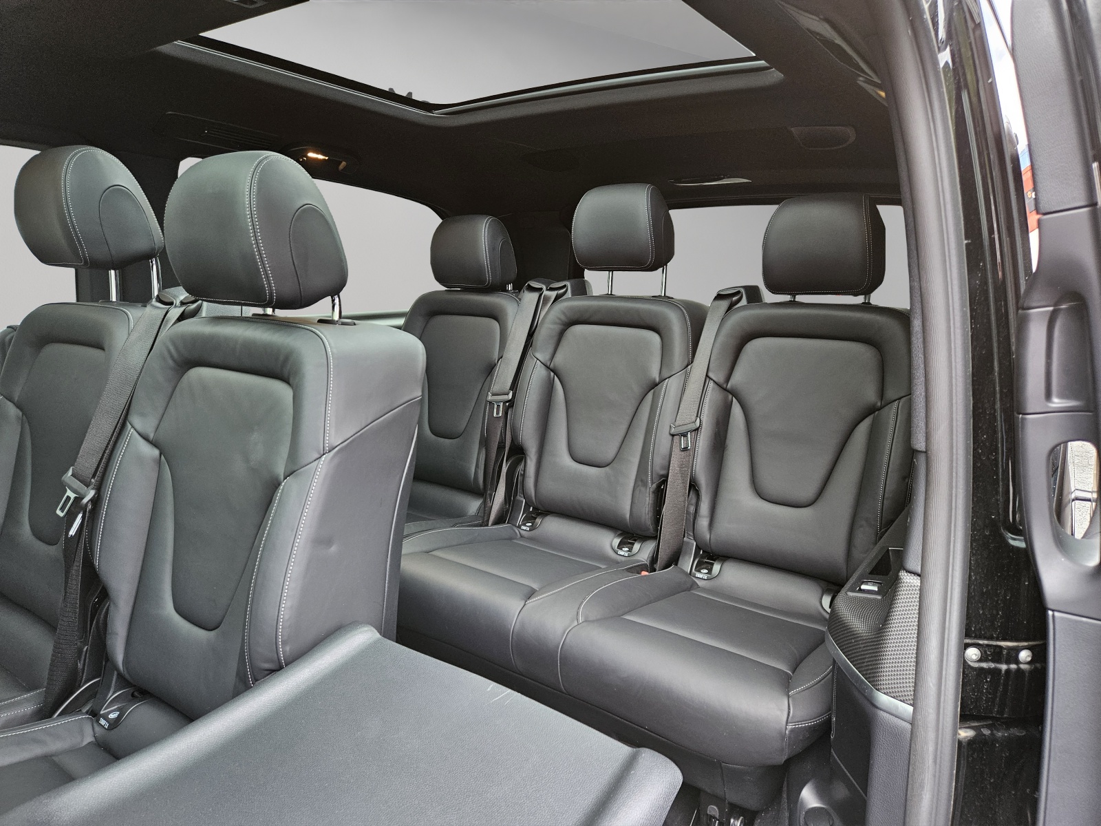 MERCEDES-BENZ V 300 d lang Swiss Edition 4Matic 9G-Tronic-image-13