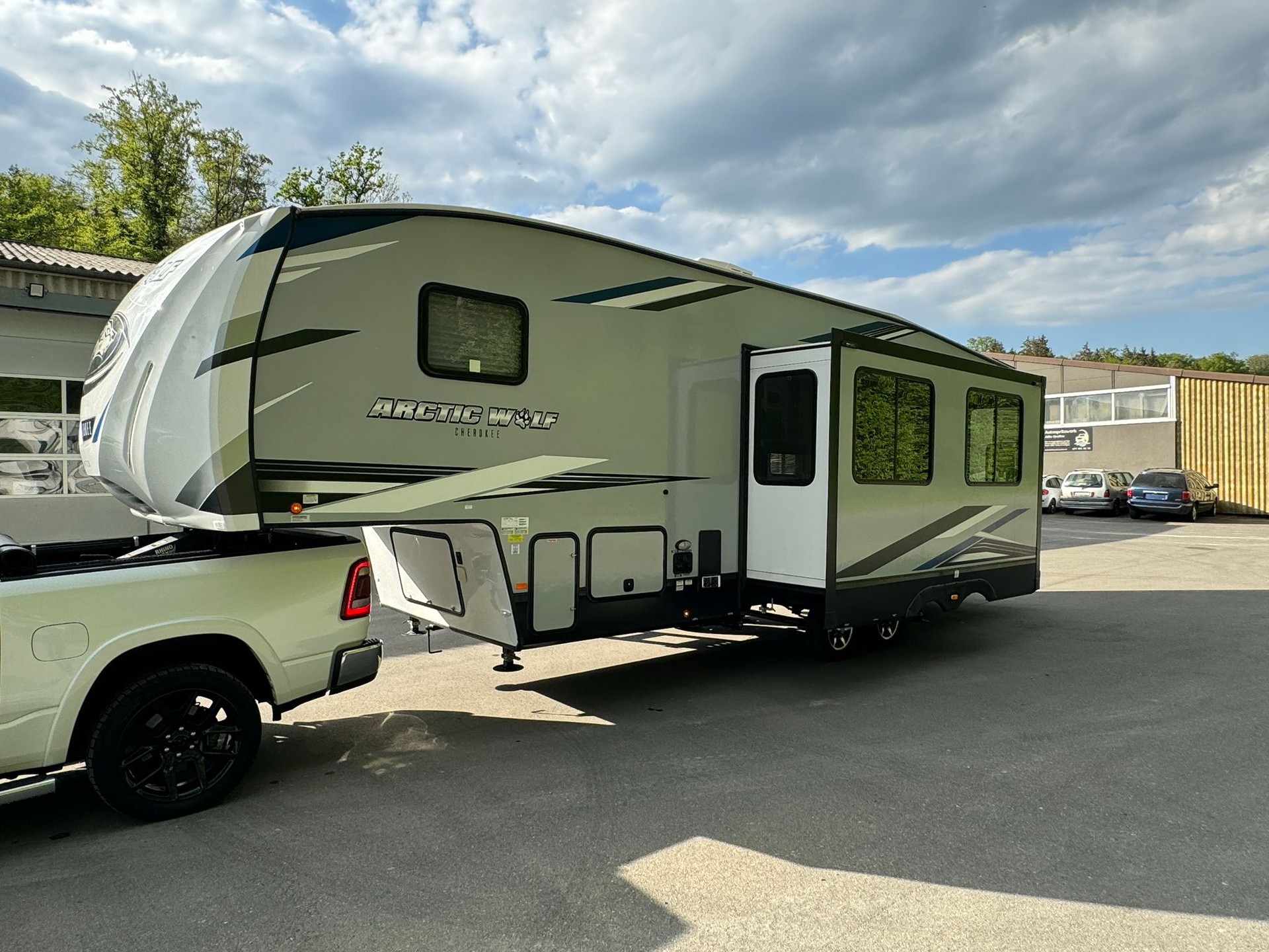 FORREST RIVER ARCTIC WOLF FIFTH WHEELS 287BH-showroom-element-1