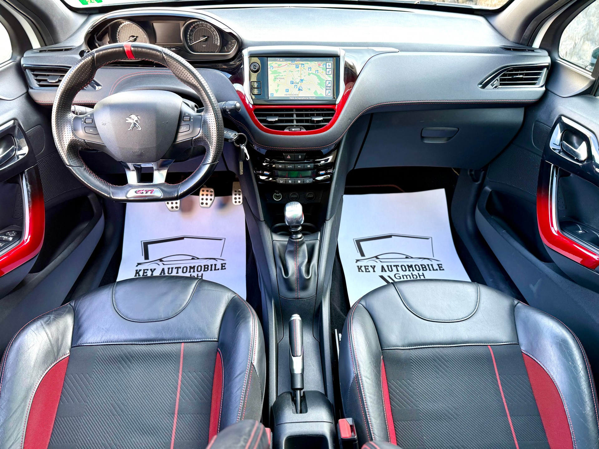 PEUGEOT 208 1.6 Turbo GTi-image-6