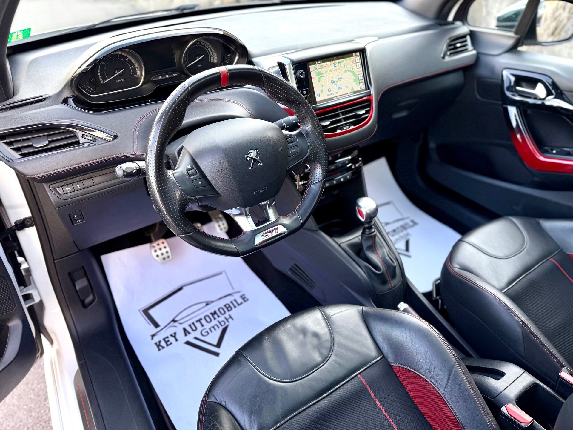 PEUGEOT 208 1.6 Turbo GTi-image-5