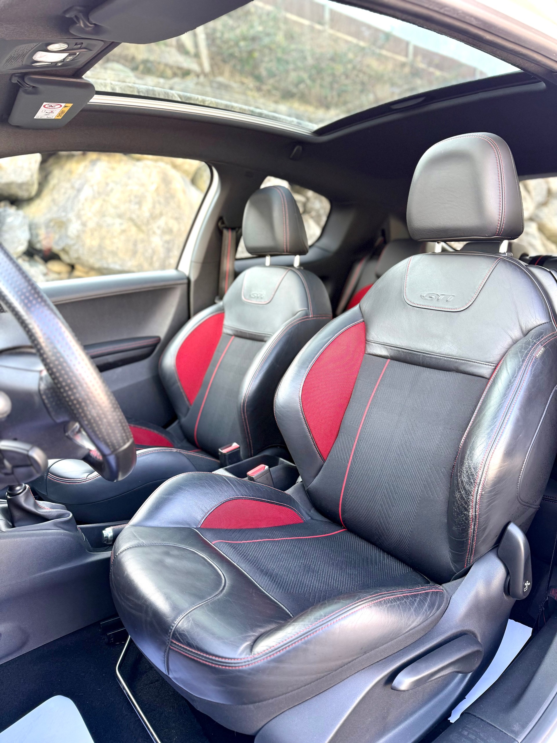PEUGEOT 208 1.6 Turbo GTi-image-8