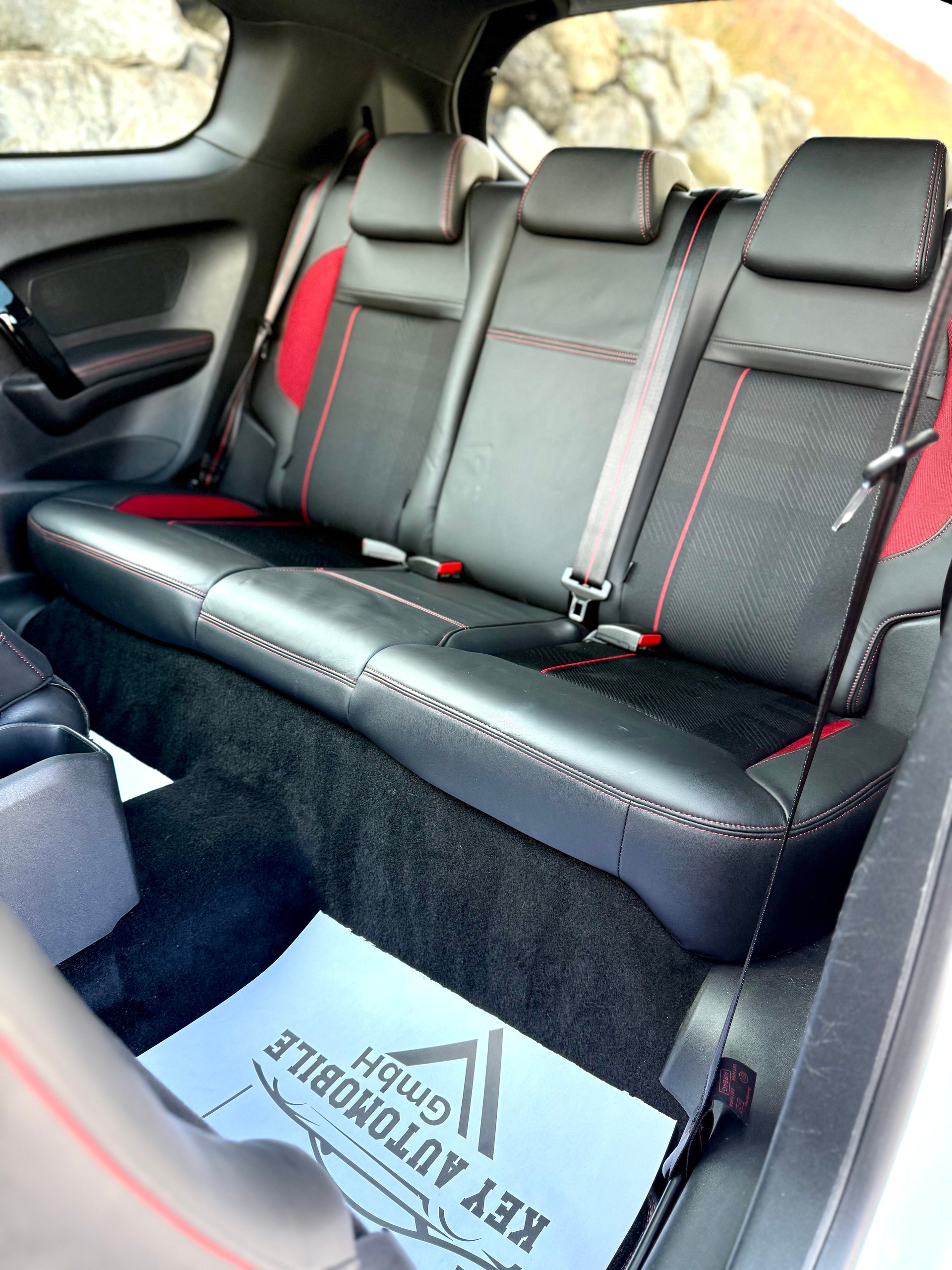 PEUGEOT 208 1.6 Turbo GTi-image-9