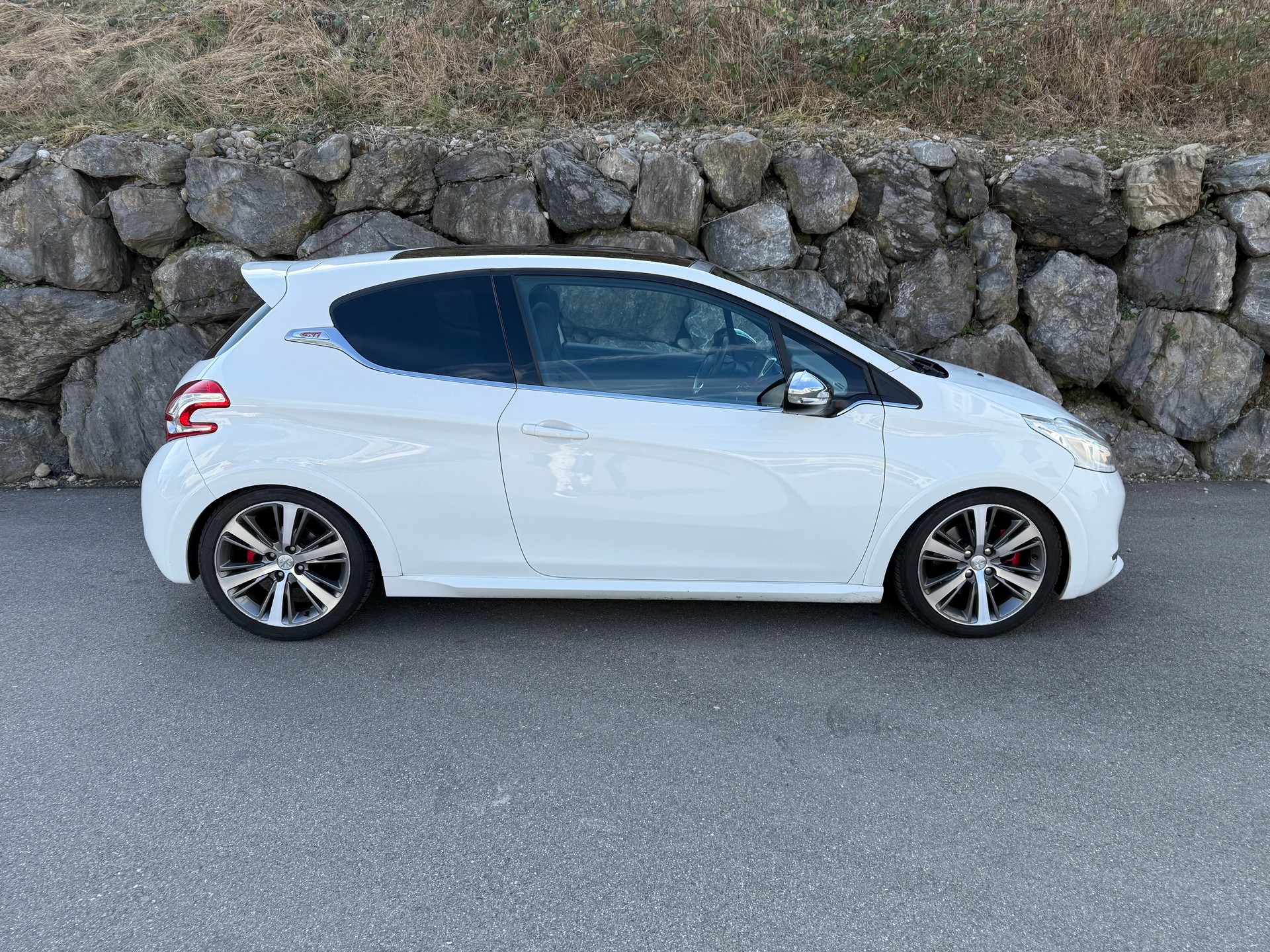 PEUGEOT 208 1.6 Turbo GTi-image-4