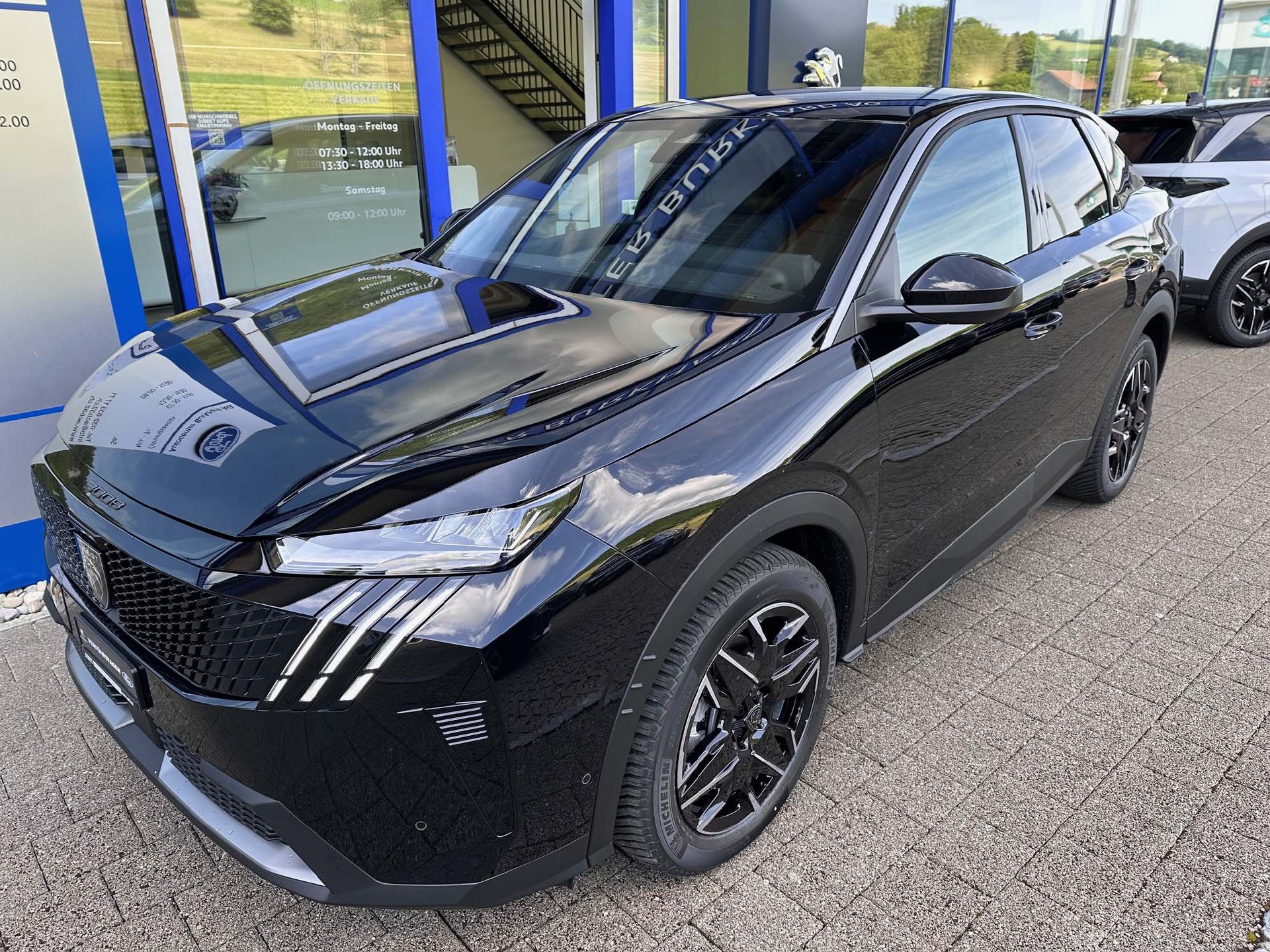 PEUGEOT 3008 1.2 Hybrid Allure Premium 8 Jahre Garantie-image-1