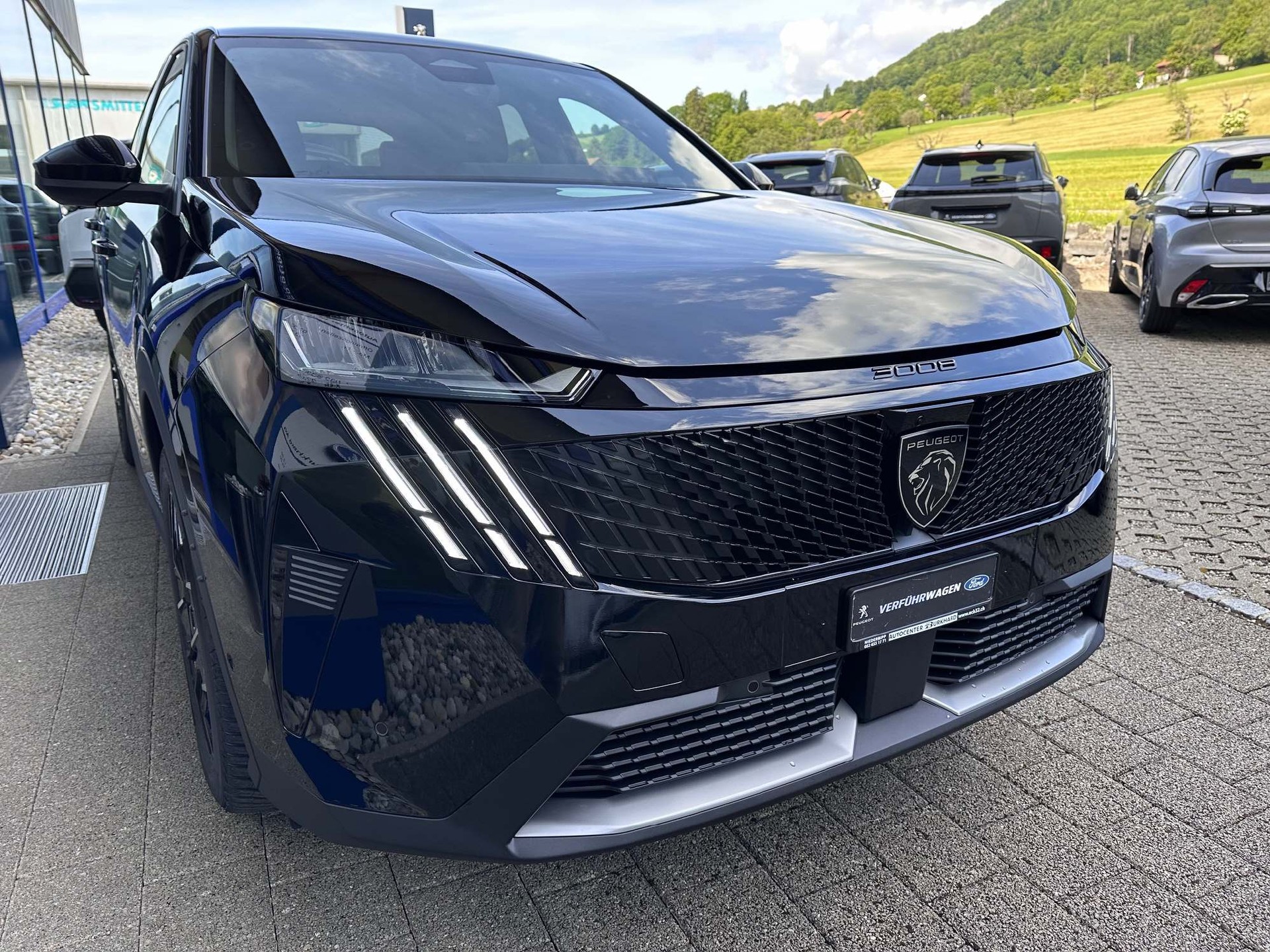 PEUGEOT 3008 1.2 Hybrid Allure Premium 8 Jahre Garantie-image-2