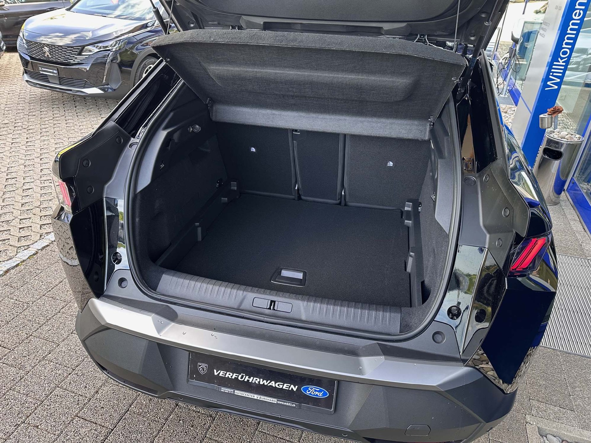 PEUGEOT 3008 1.2 Hybrid Allure Premium 8 Jahre Garantie-image-6