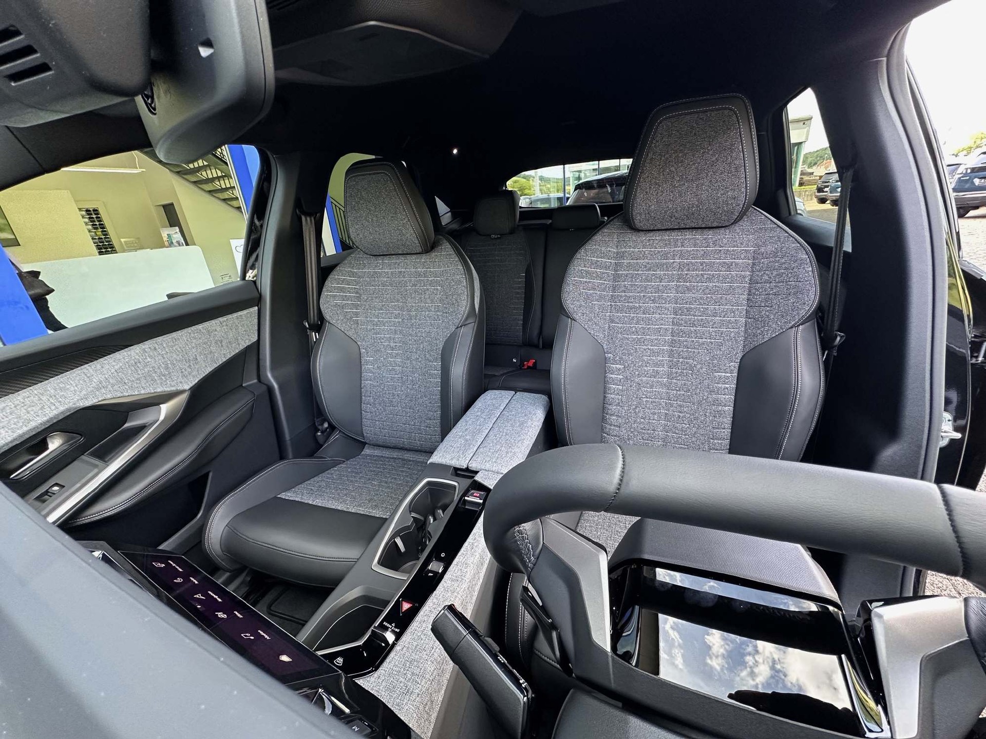 PEUGEOT 3008 1.2 Hybrid Allure Premium 8 Jahre Garantie-image-10