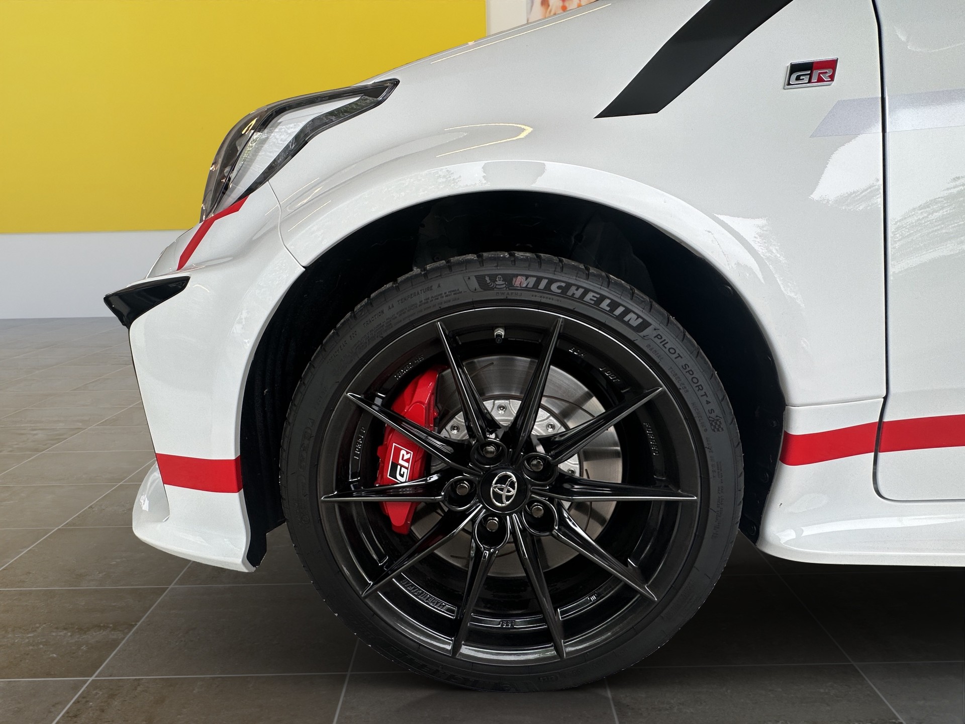 TOYOTA Yaris 1.6 GR Sport-image-18