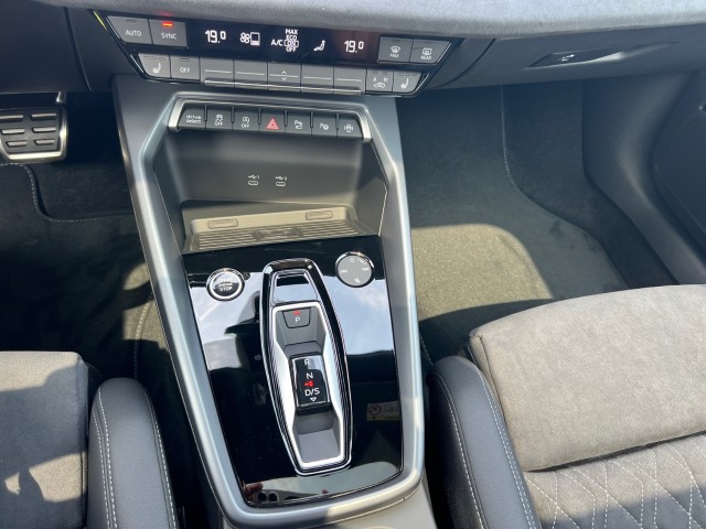 AUDI A3 Sportback 35 TFSI S line Attraction S-tronic-image-14