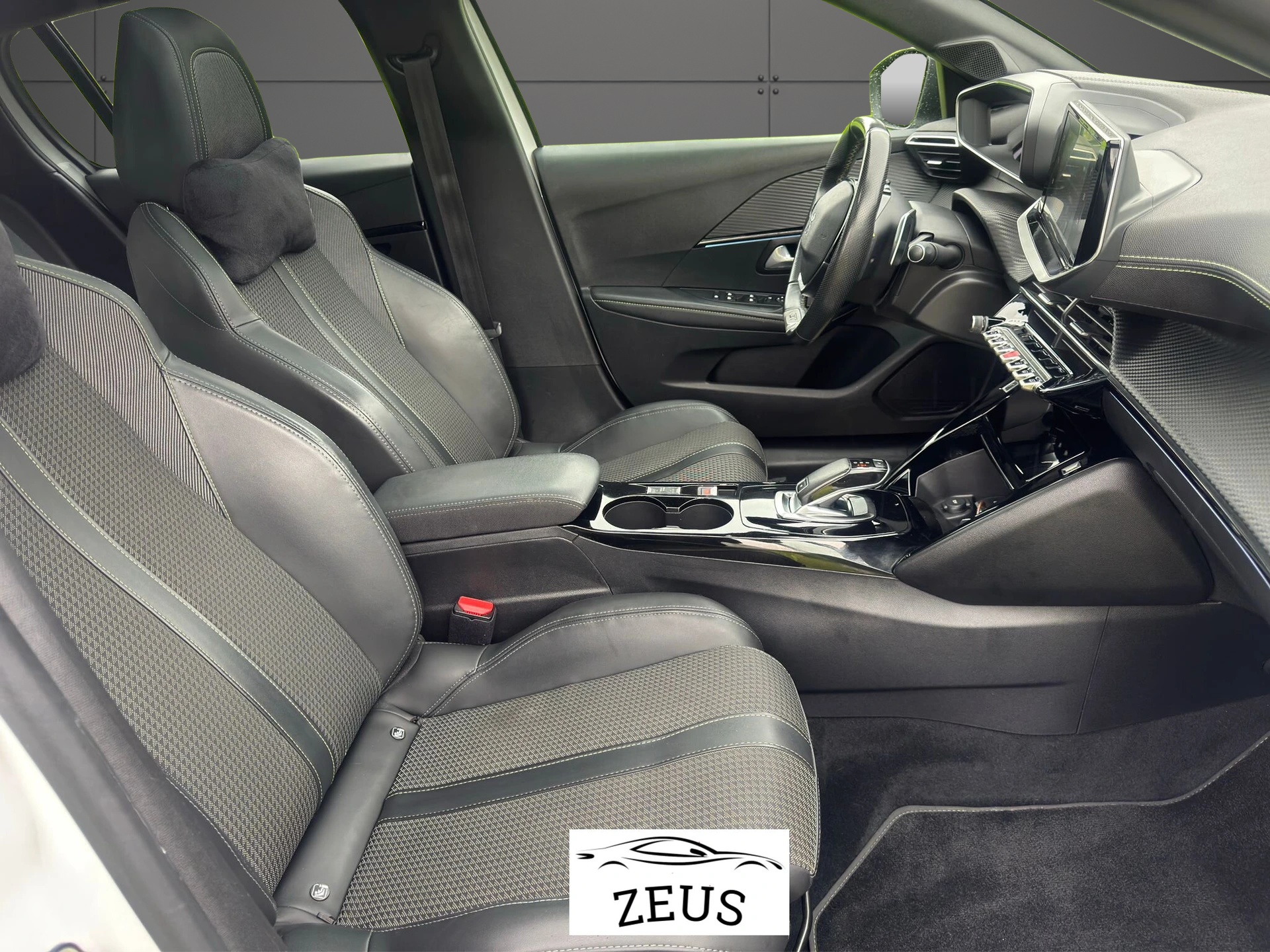 PEUGEOT 208 1.2 PureTech GT Line EAT8-image-10