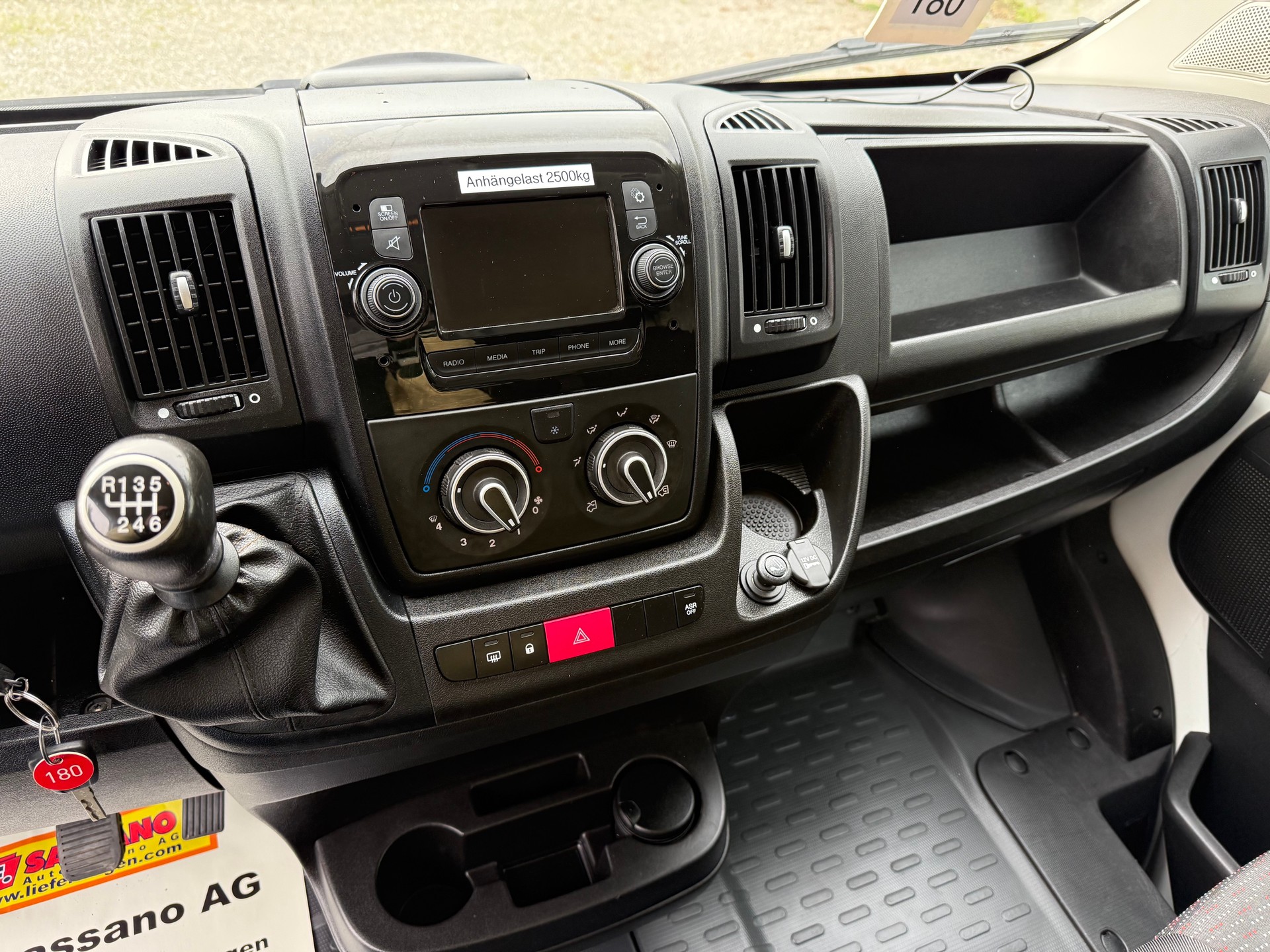 PEUGEOT Boxer 2.2 HDI 140 L3H3 mit Anhängerkupplung-image-11