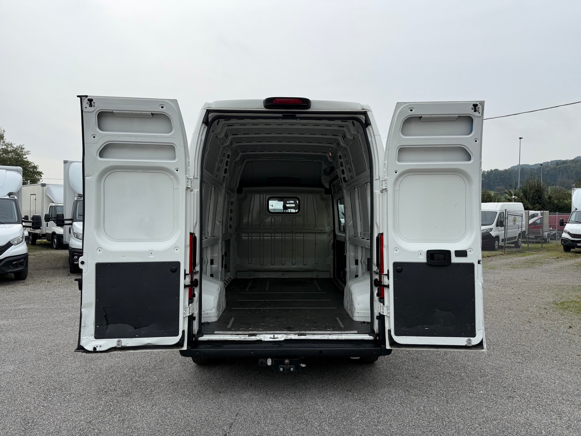 PEUGEOT Boxer 2.2 HDI 140 L3H3 mit Anhängerkupplung-image-7