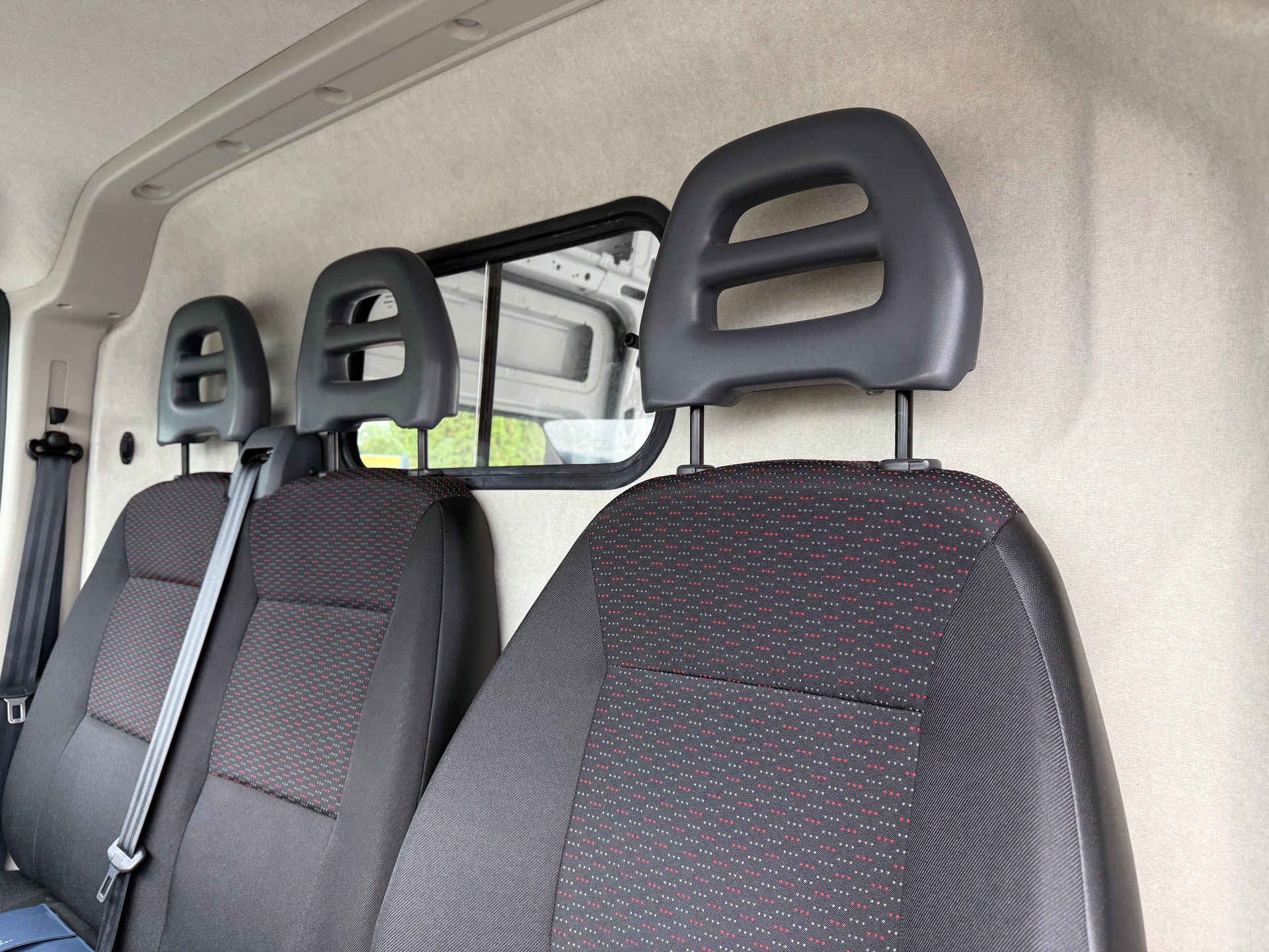 PEUGEOT Boxer 2.2 HDI 140 L3H3 mit Anhängerkupplung-image-13