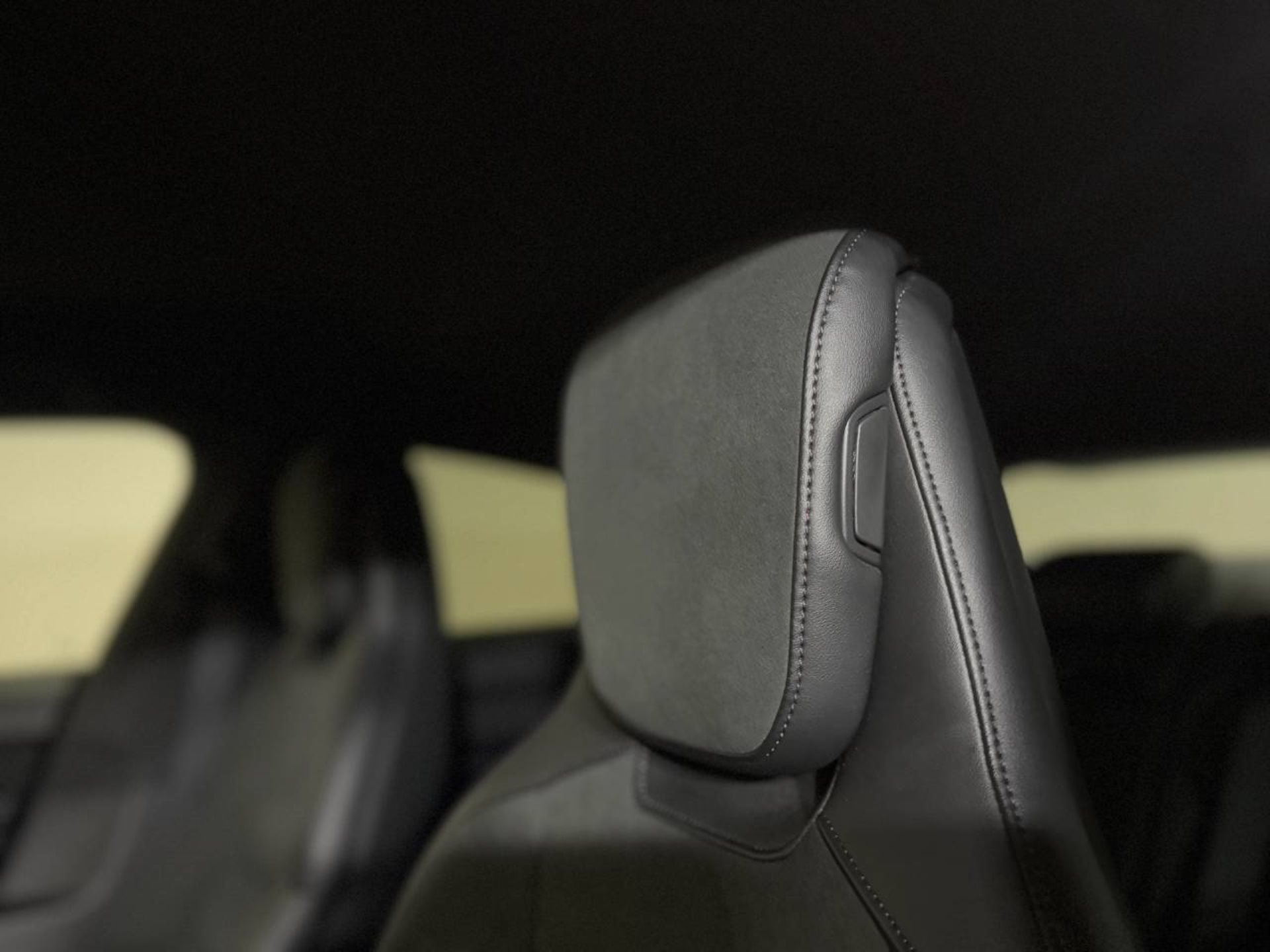 PORSCHE Taycan 4S-image-23