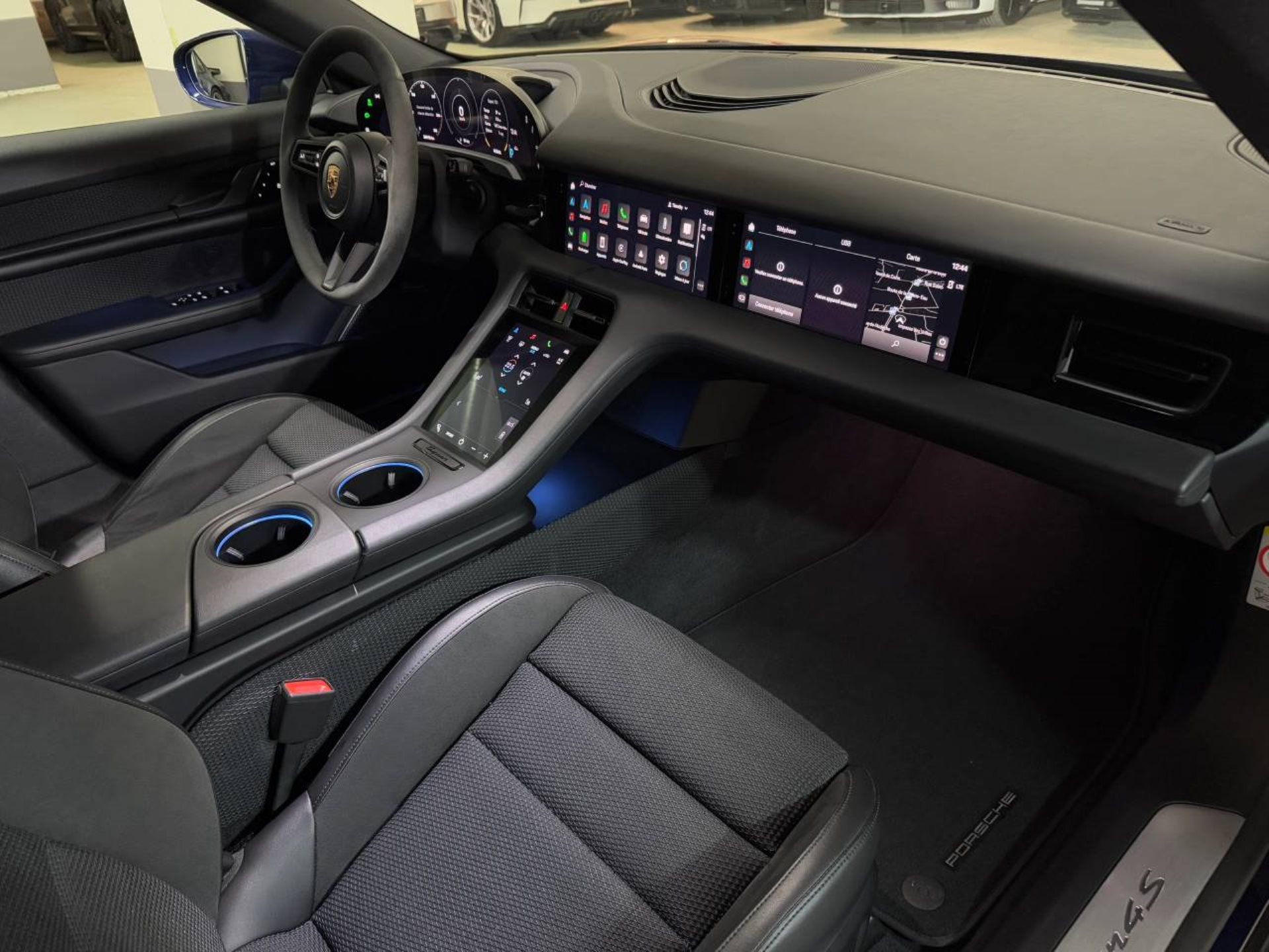 PORSCHE Taycan 4S-image-14