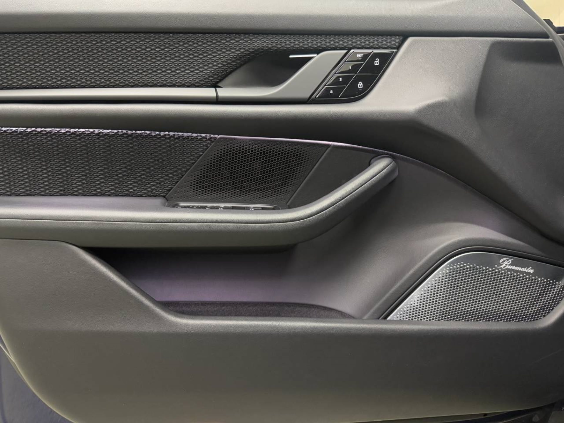 PORSCHE Taycan 4S-image-21