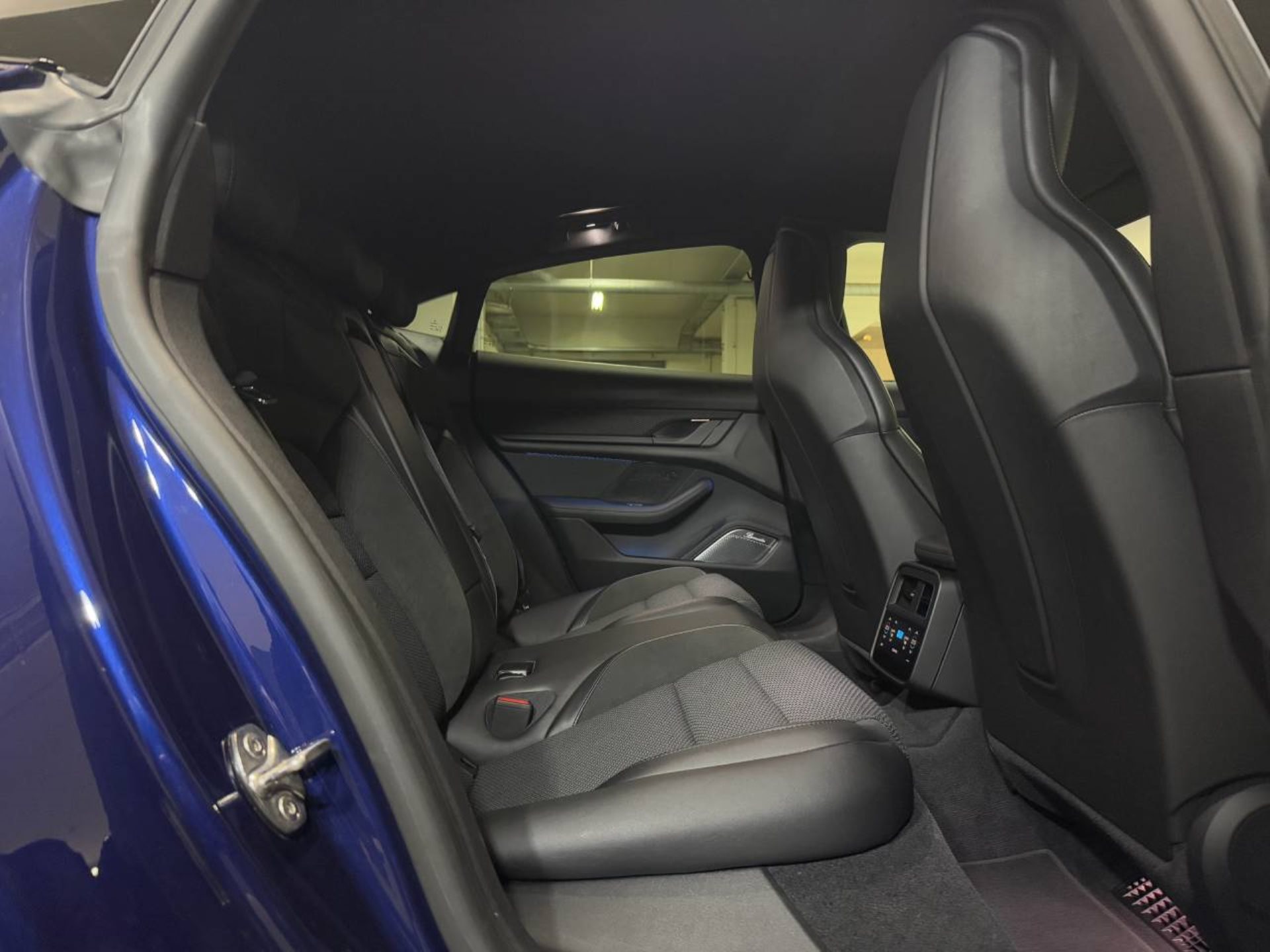 PORSCHE Taycan 4S-image-17
