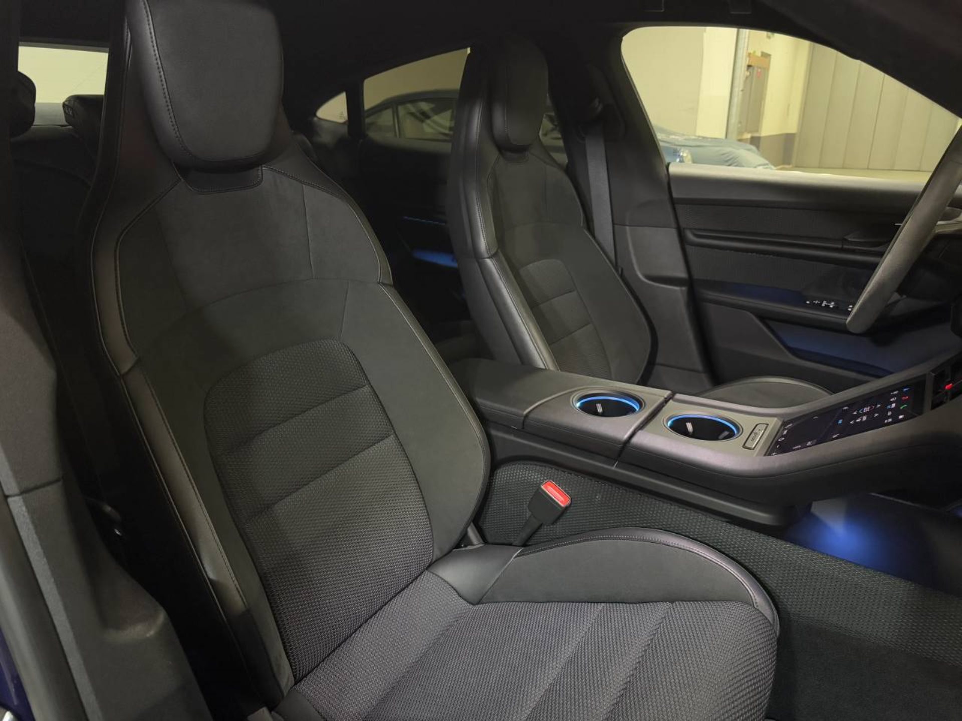 PORSCHE Taycan 4S-image-15