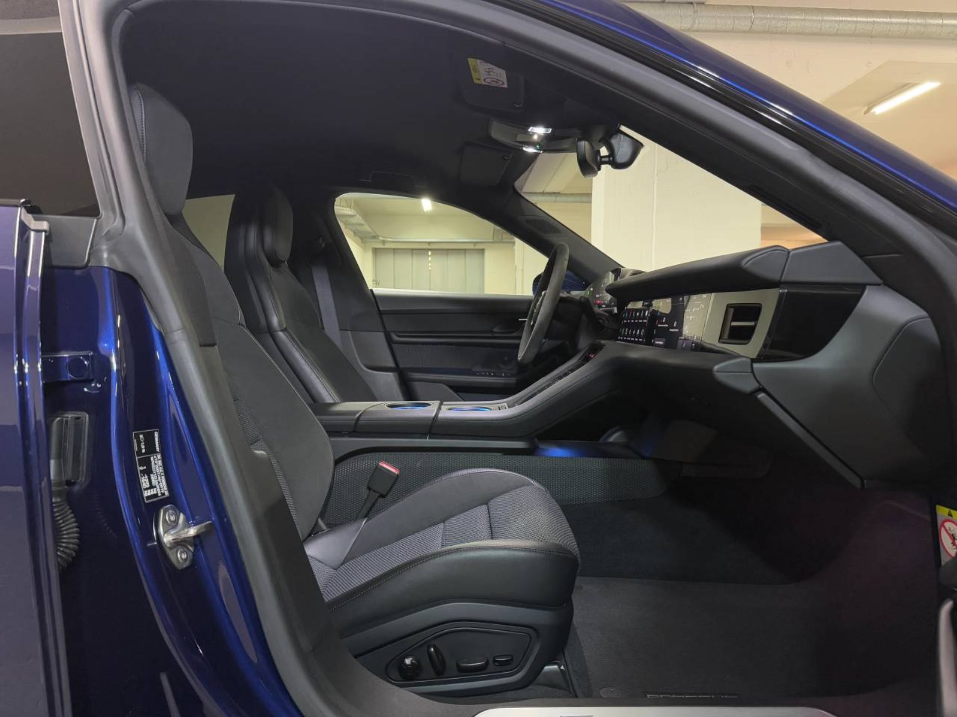 PORSCHE Taycan 4S-image-16