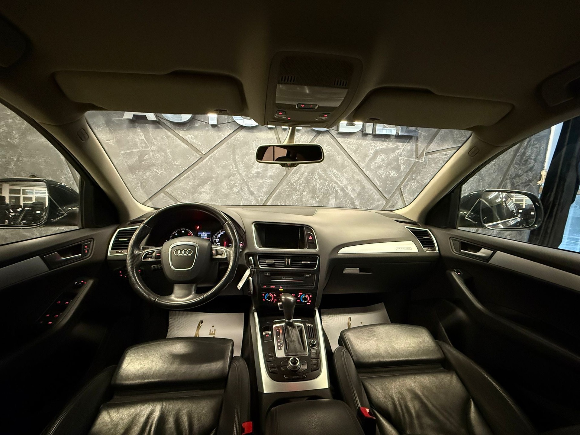 AUDI Q5 3.0 TDI quattro S-tronic-image-4