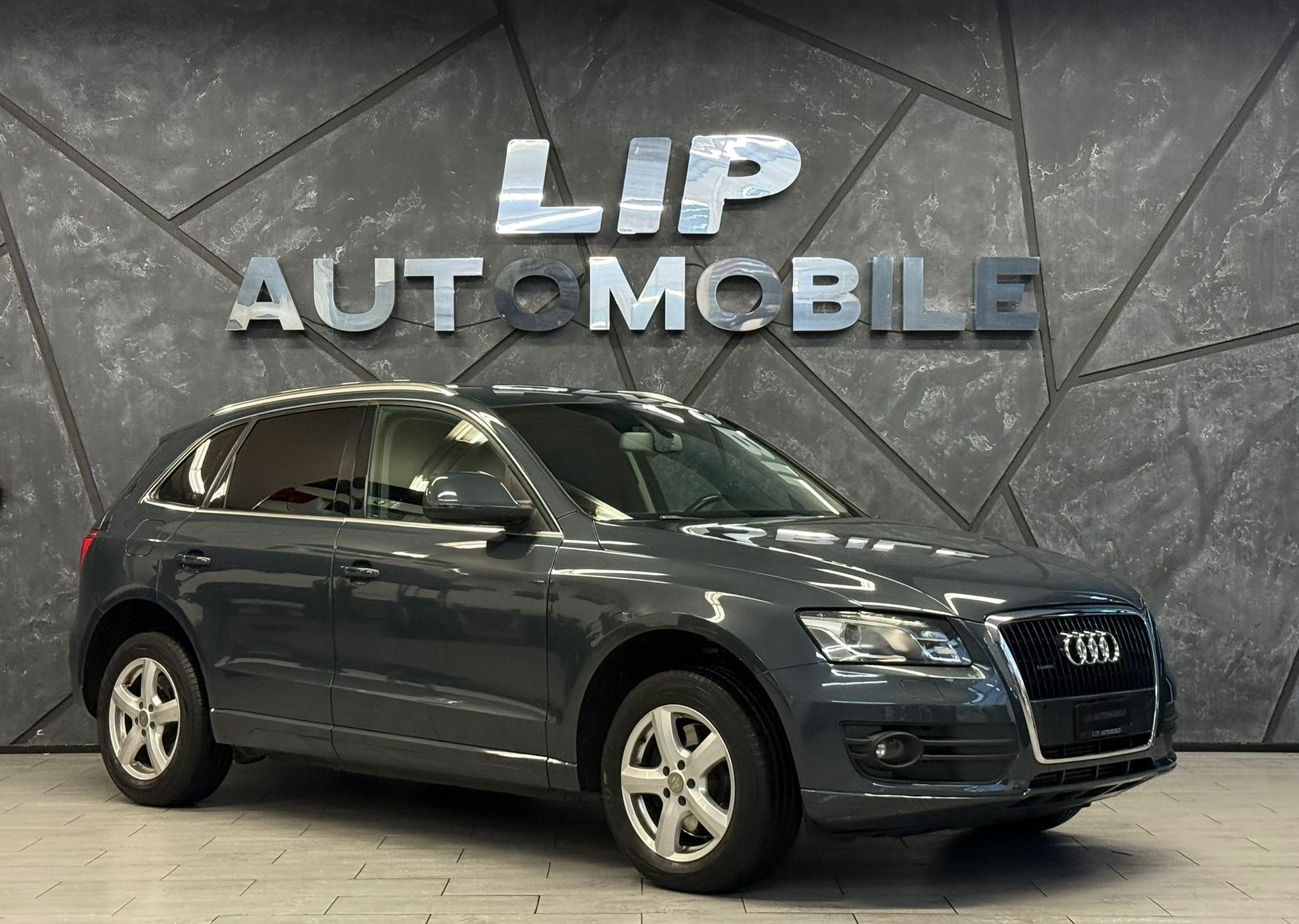 AUDI Q5 3.0 TDI quattro S-tronic-image-1
