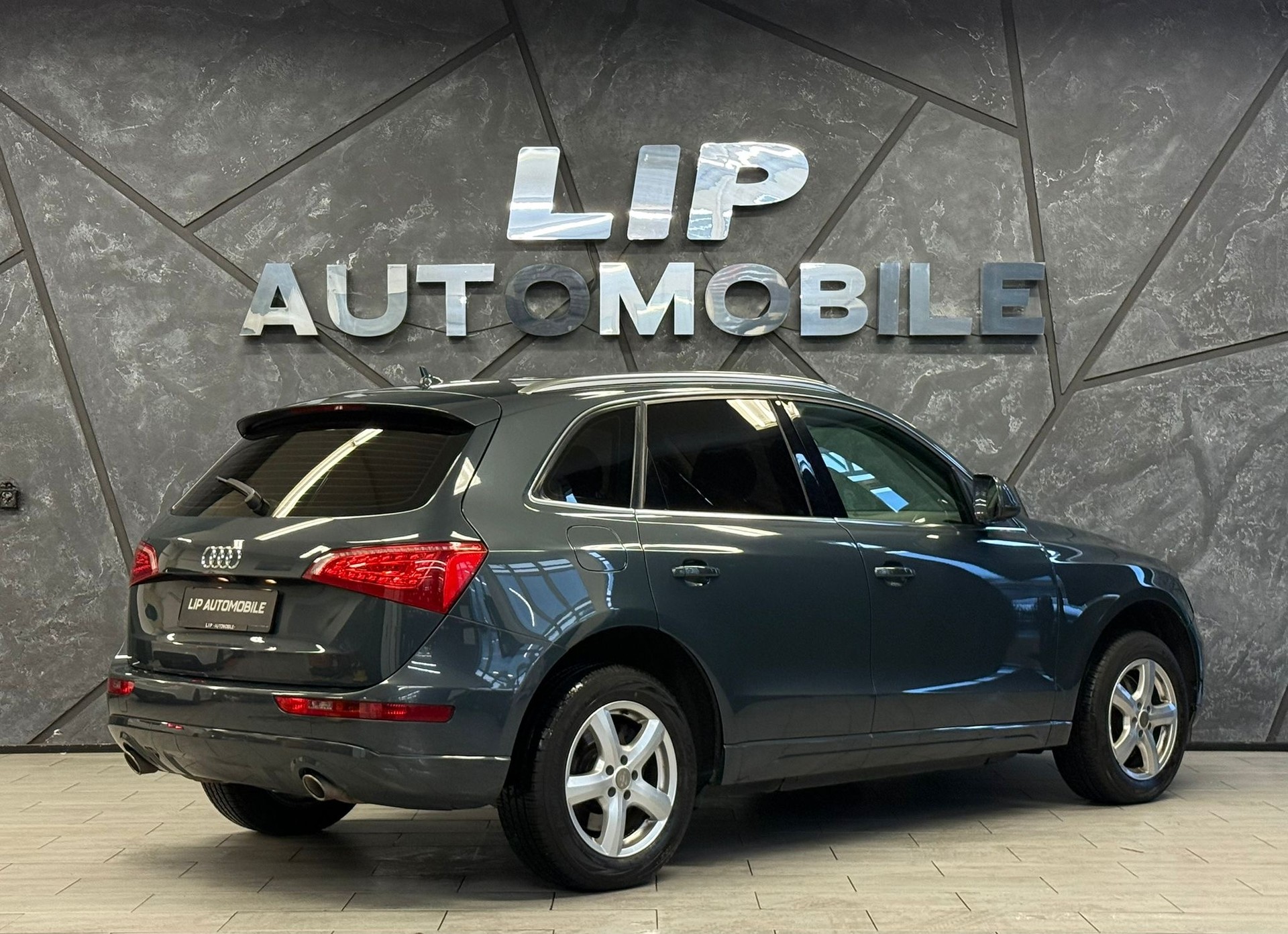 AUDI Q5 3.0 TDI quattro S-tronic-image-2
