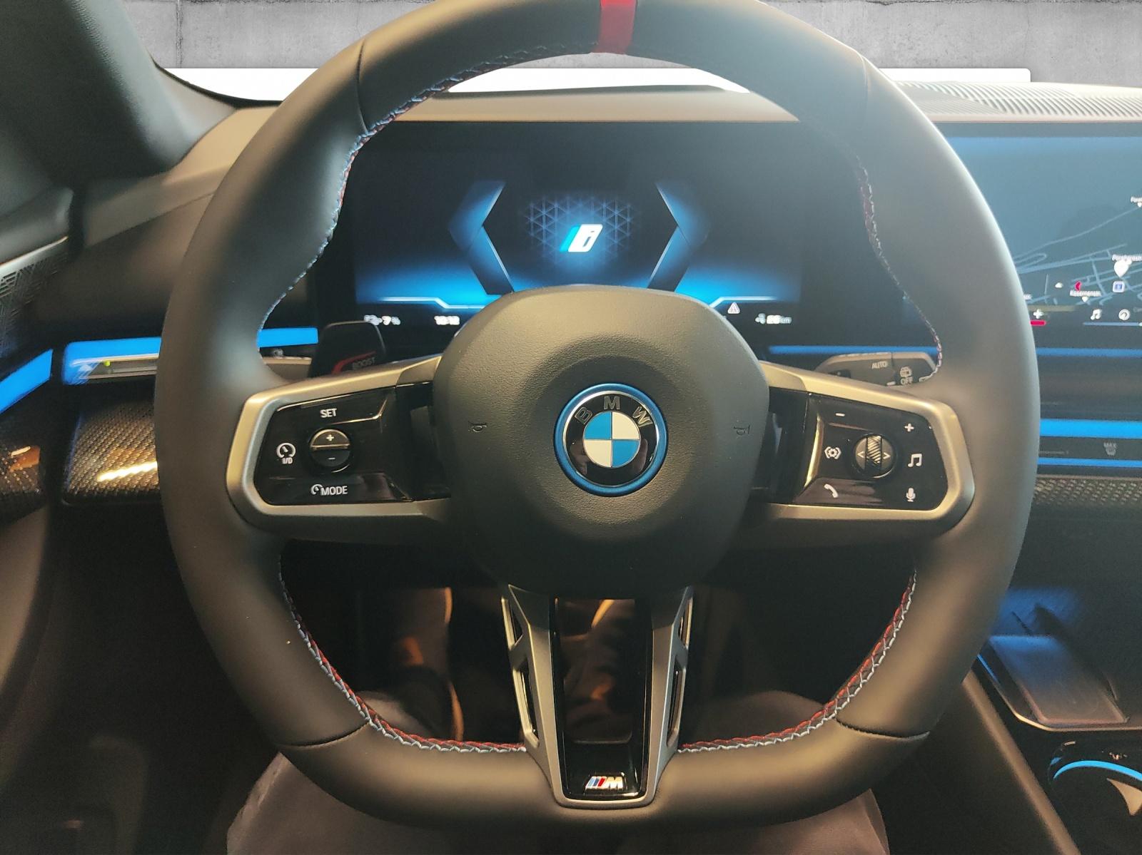 BMW i5 M60 xDrive Touring-image-15